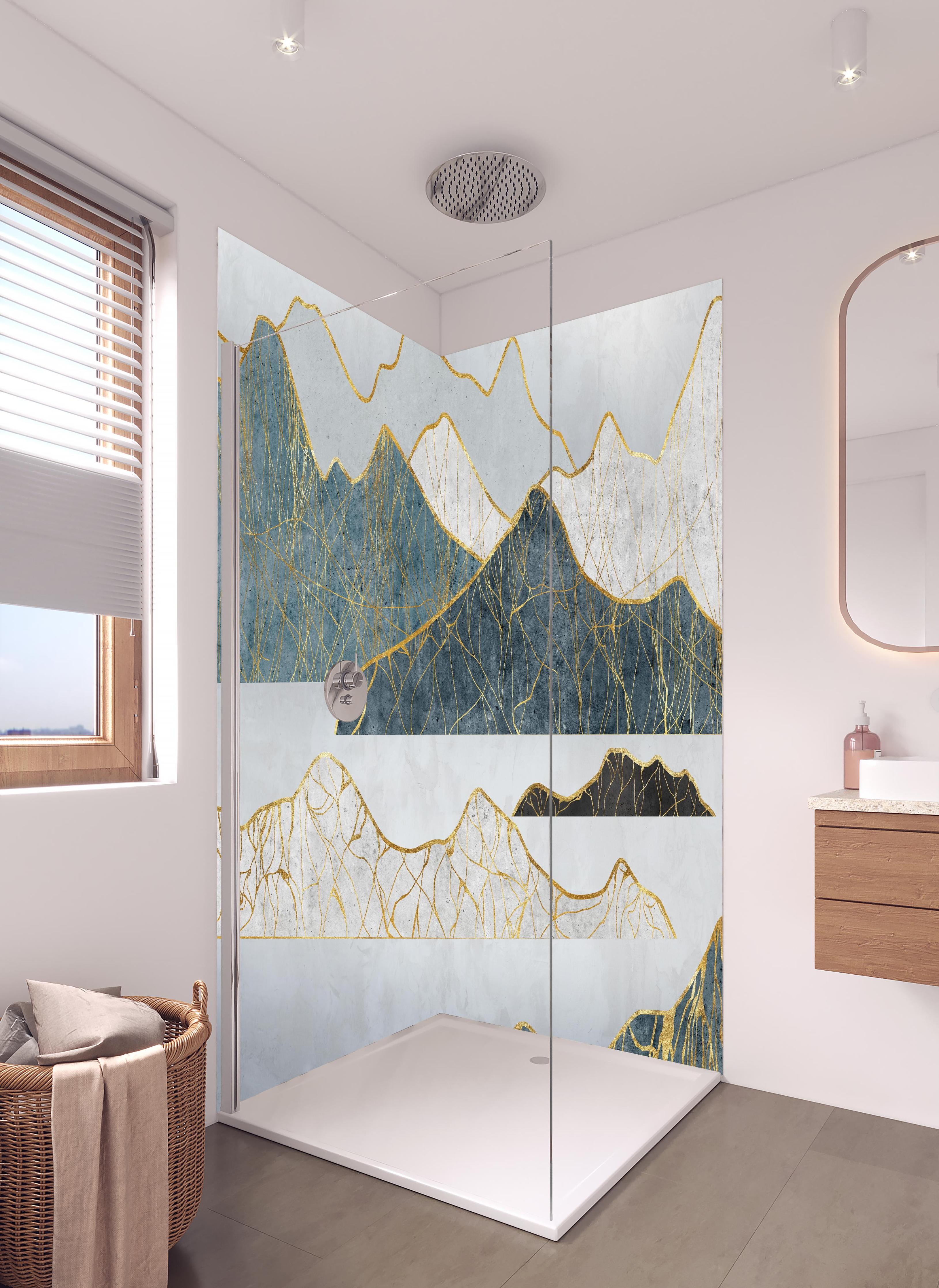 Duschrückwand - Goldene Silhouetten einer Bergregion in hellem Badezimmer mit Regenduschkopf - zweiteilige Eck-Duschrückwand