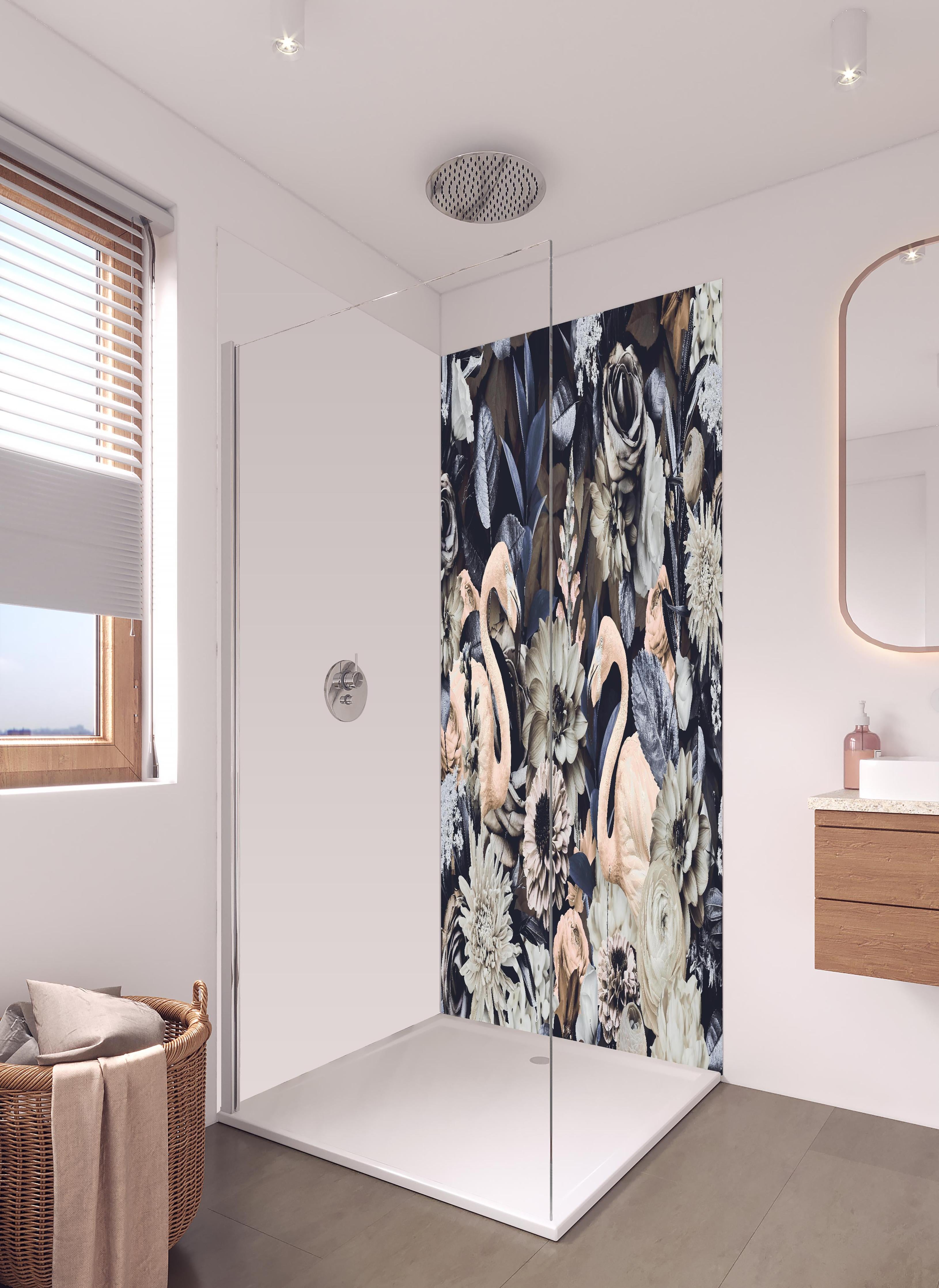 Duschrückwand - Grau-Weiße Flamingos im Blumenmeer in hellem Badezimmer mit Regenduschkopf - zweiteilige Eck-Duschrückwand