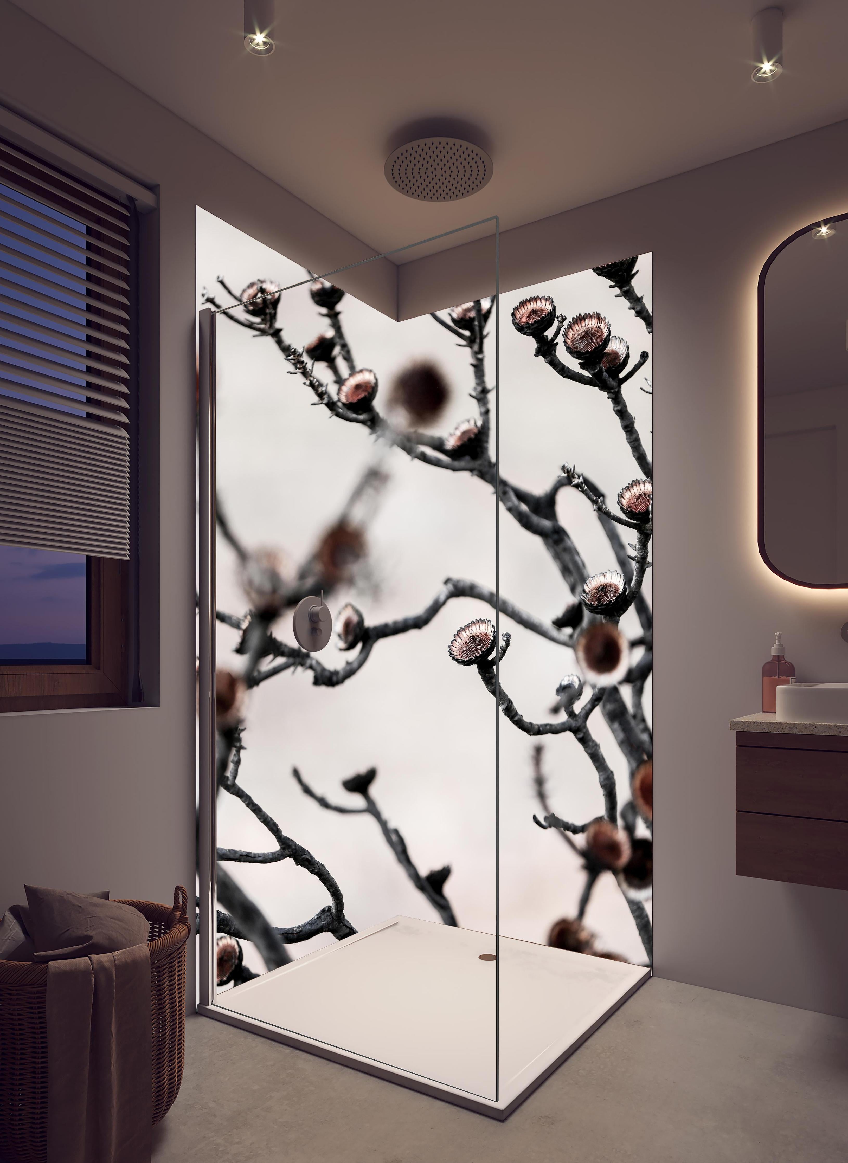 Duschrückwand - Grau-weiße Äste in High-Key Beleuchtung in hellem Badezimmer mit Regenduschkopf - zweiteilige Eck-Duschrückwand