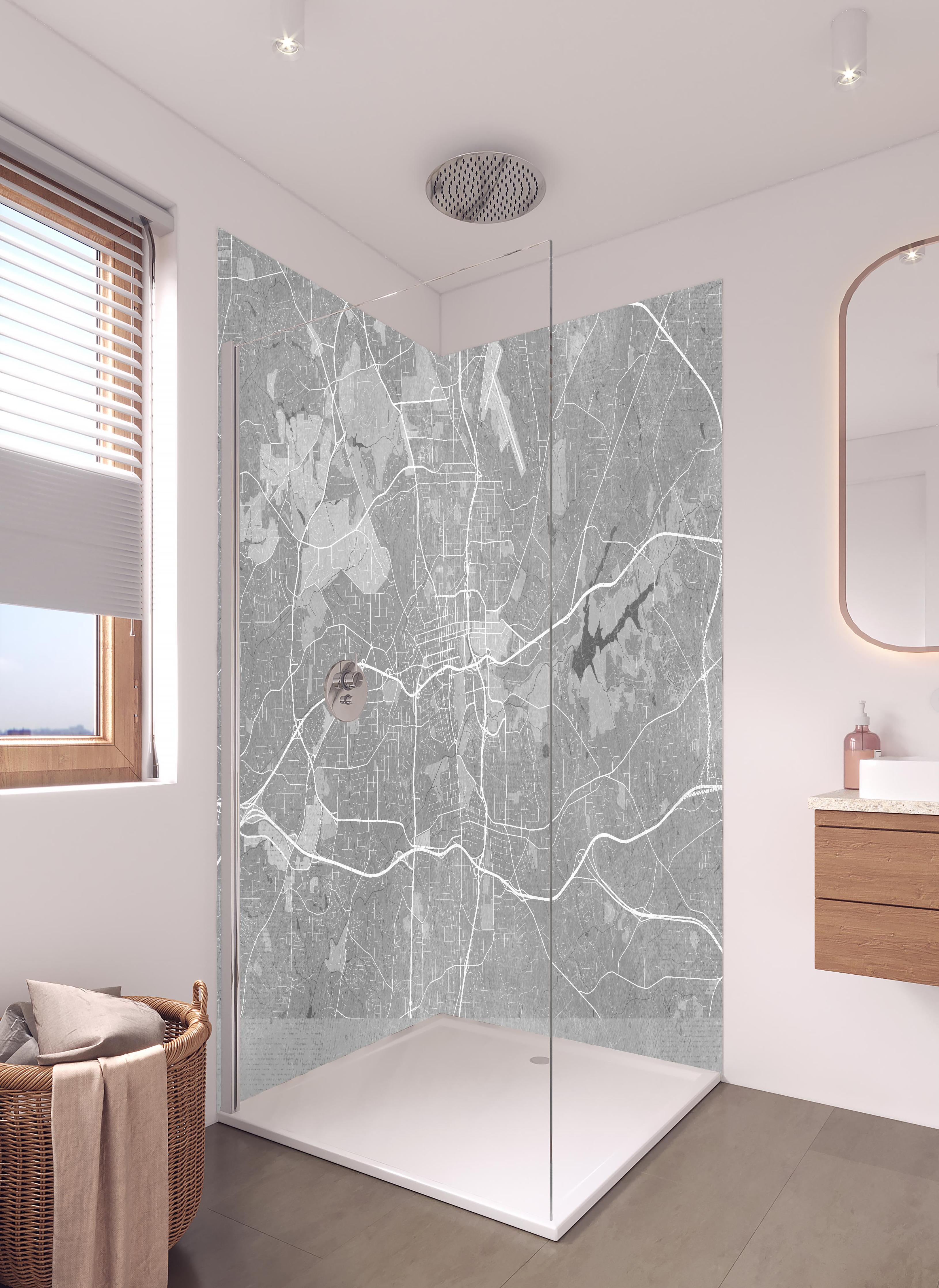 Duschrückwand - Grau-weißer Vintage-Stadtplan Winston Salem in hellem Badezimmer mit Regenduschkopf - zweiteilige Eck-Duschrückwand