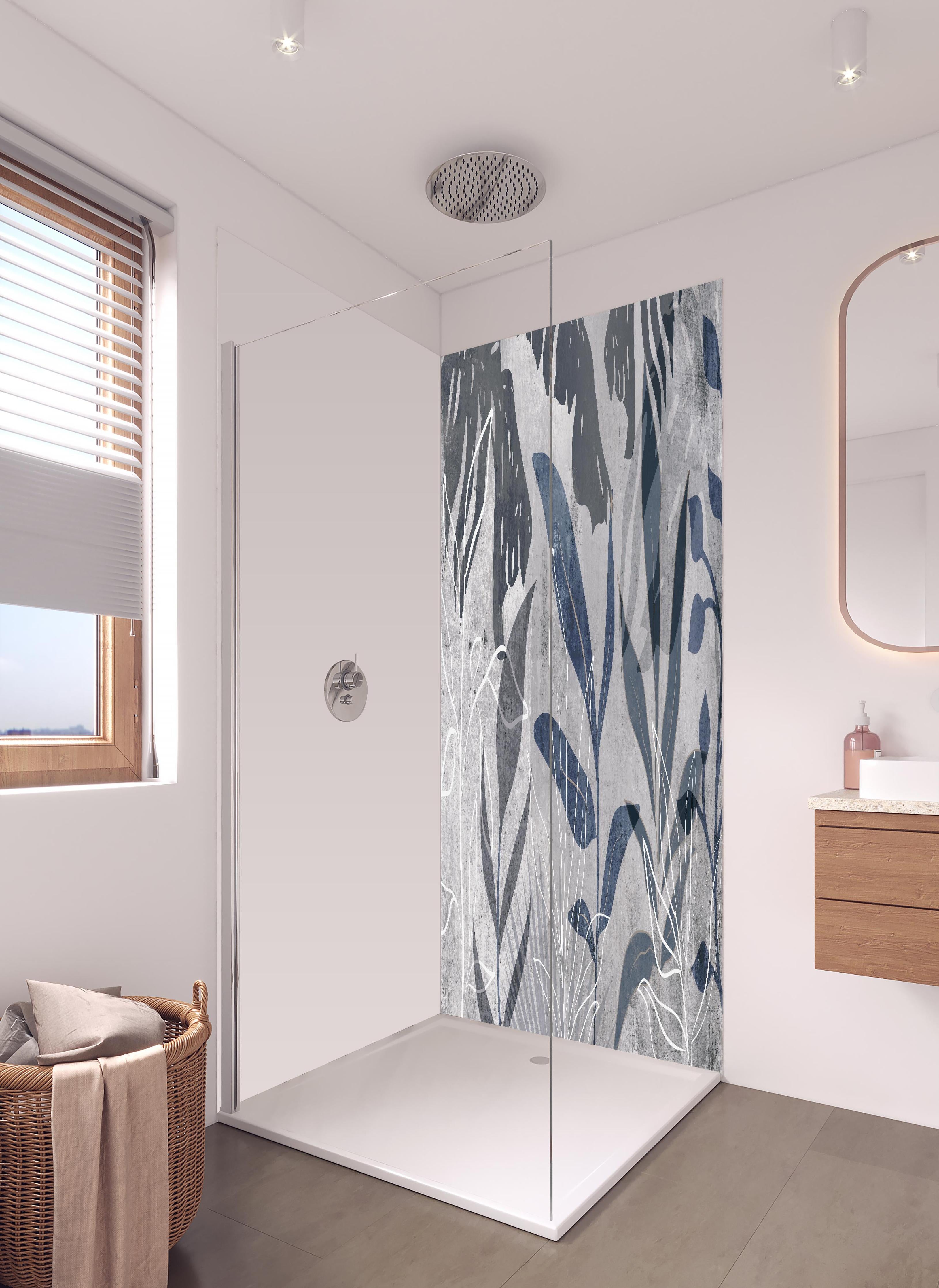 Duschrückwand - Grau-weißes botanisches Wandbild modern in hellem Badezimmer mit Regenduschkopf - zweiteilige Eck-Duschrückwand