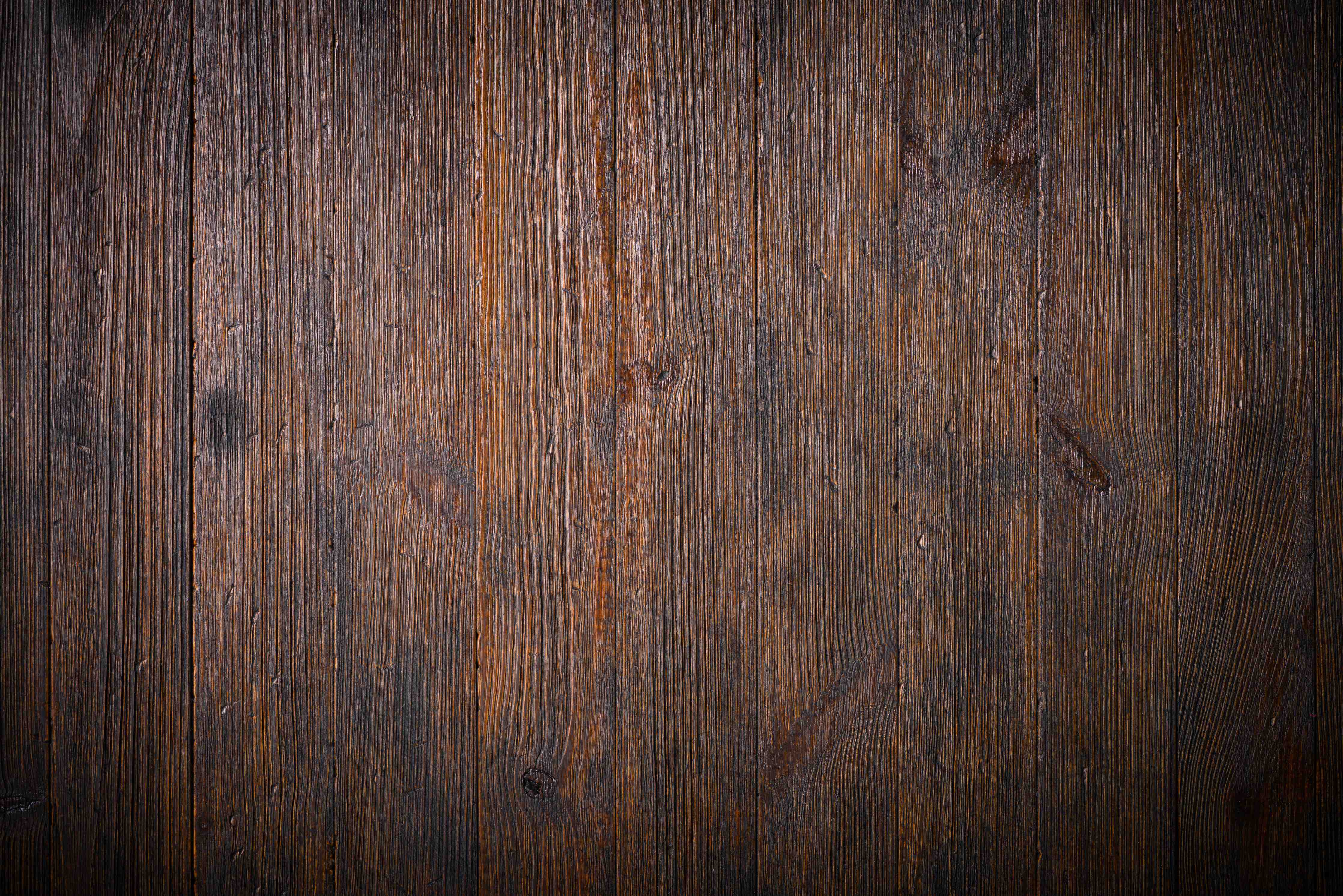 Duschrückwand-Graue Holzmaserung mit weißem Akzent