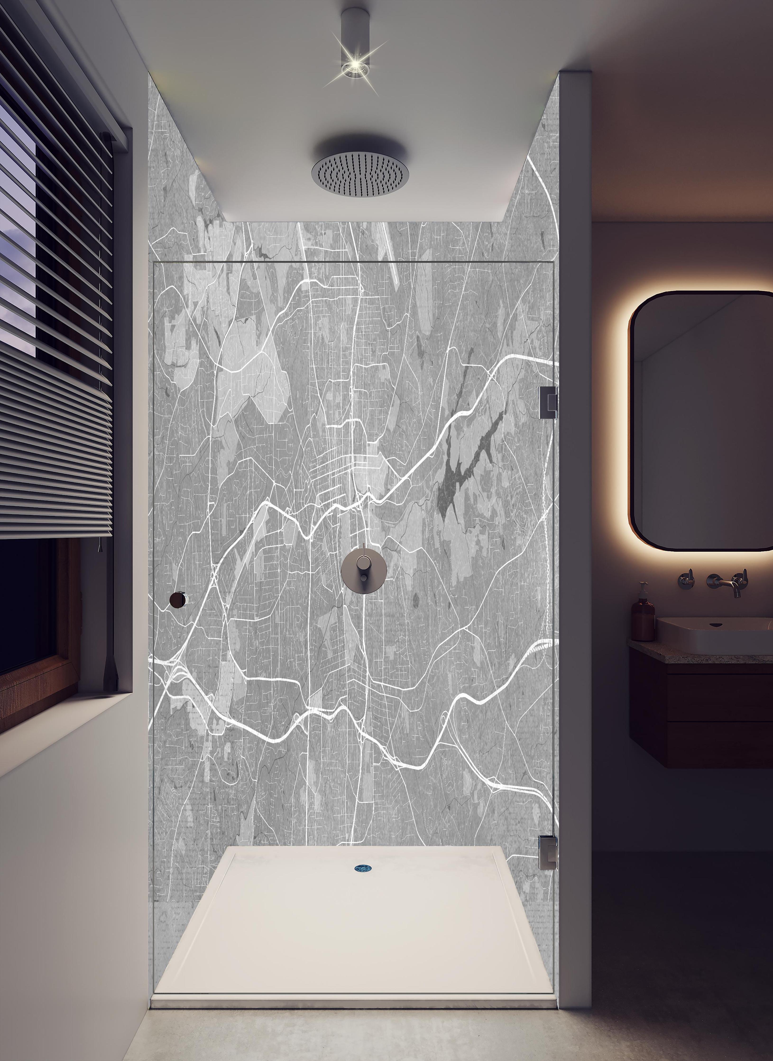 Duschrückwand - Graue Vintage-Stadtplan Winston-Salem Deko in hellem Badezimmer mit Regenduschkopf - zweiteilige Eck-Duschrückwand