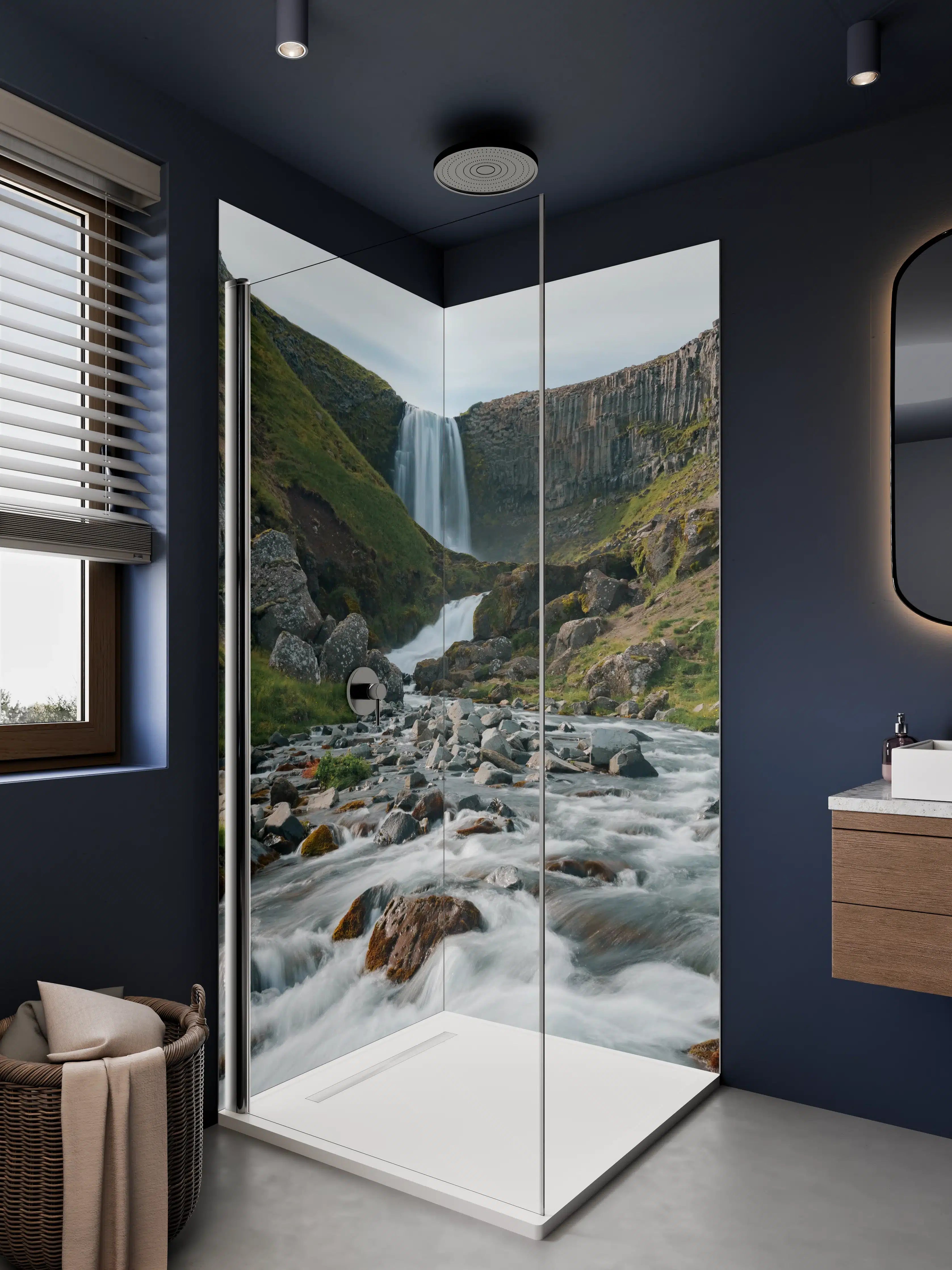 Duschrückwand - Grauer Wasserfall im Eislichten