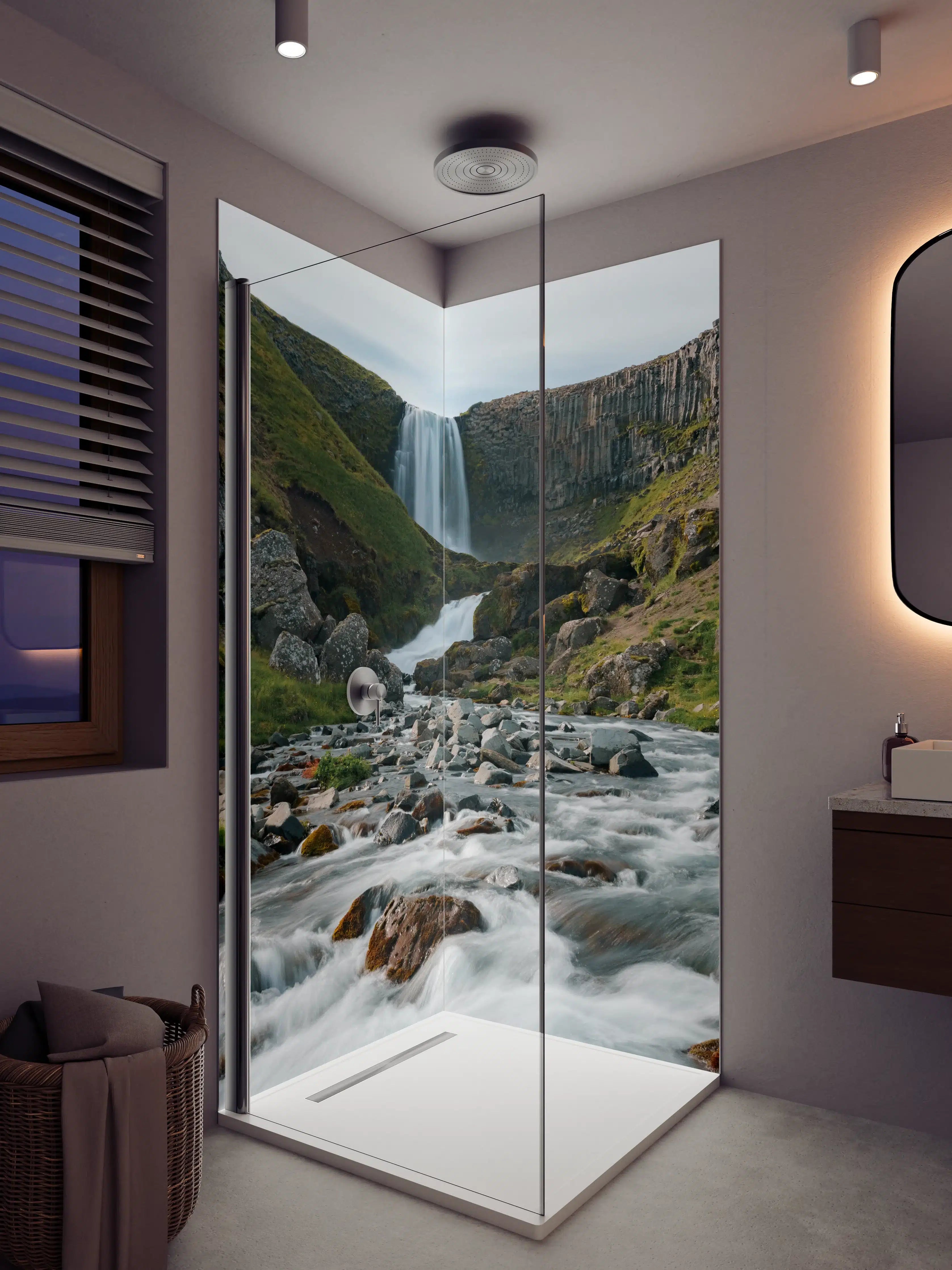 Duschrückwand - Grauer Wasserfall im Eislichten