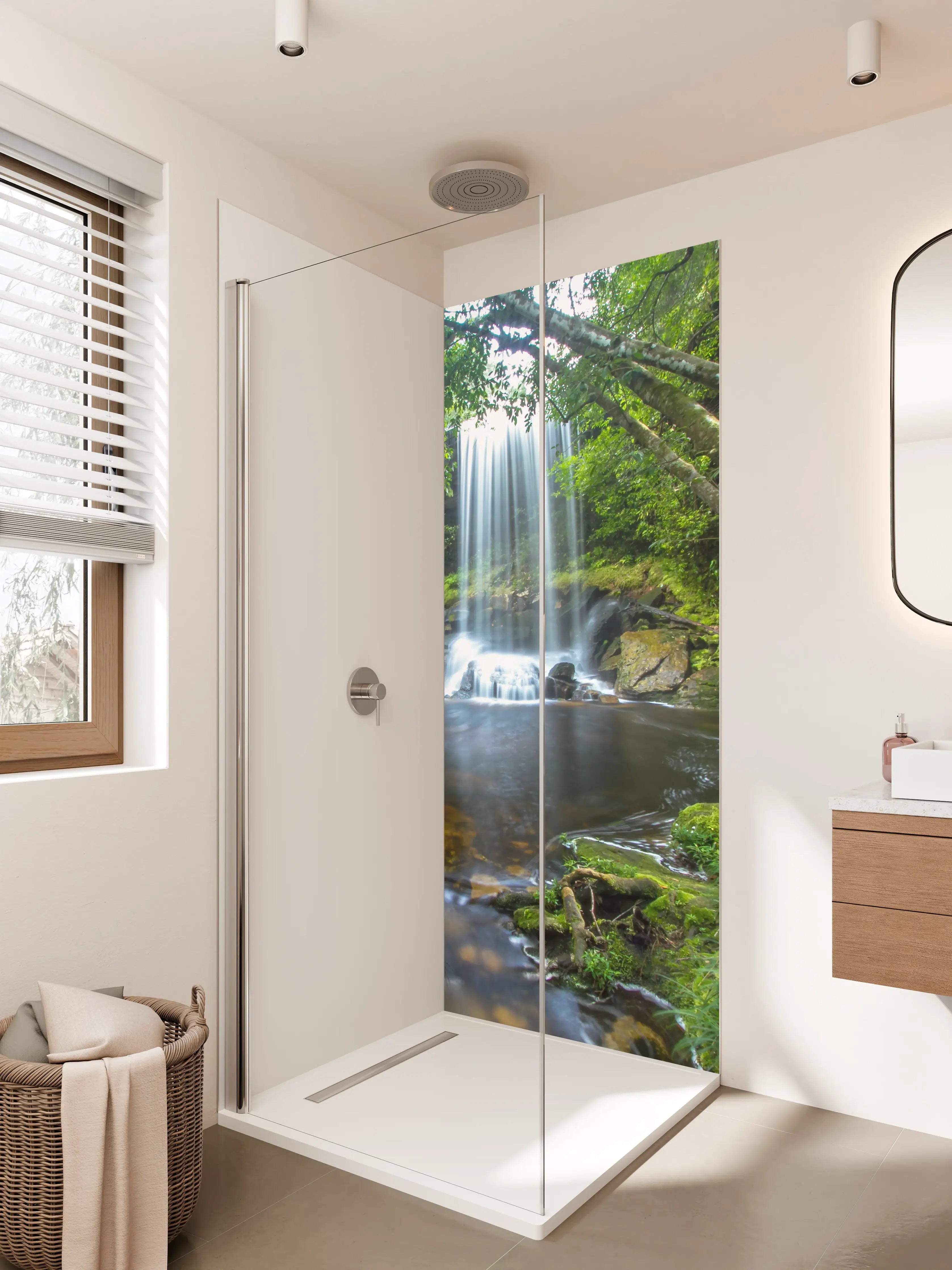 Duschrückwand - Grauer Wasserfall im Wald