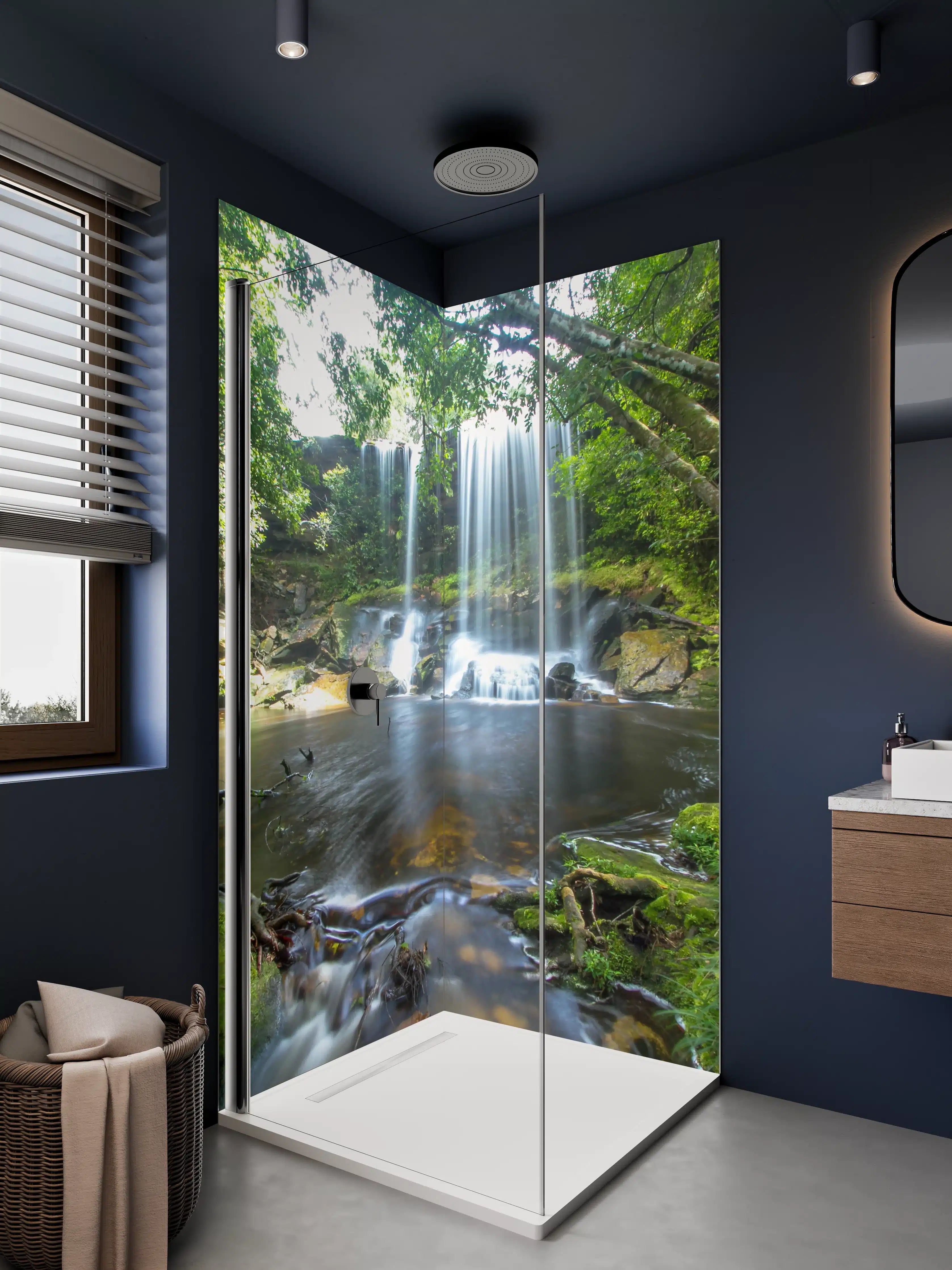 Duschrückwand - Grauer Wasserfall im Wald