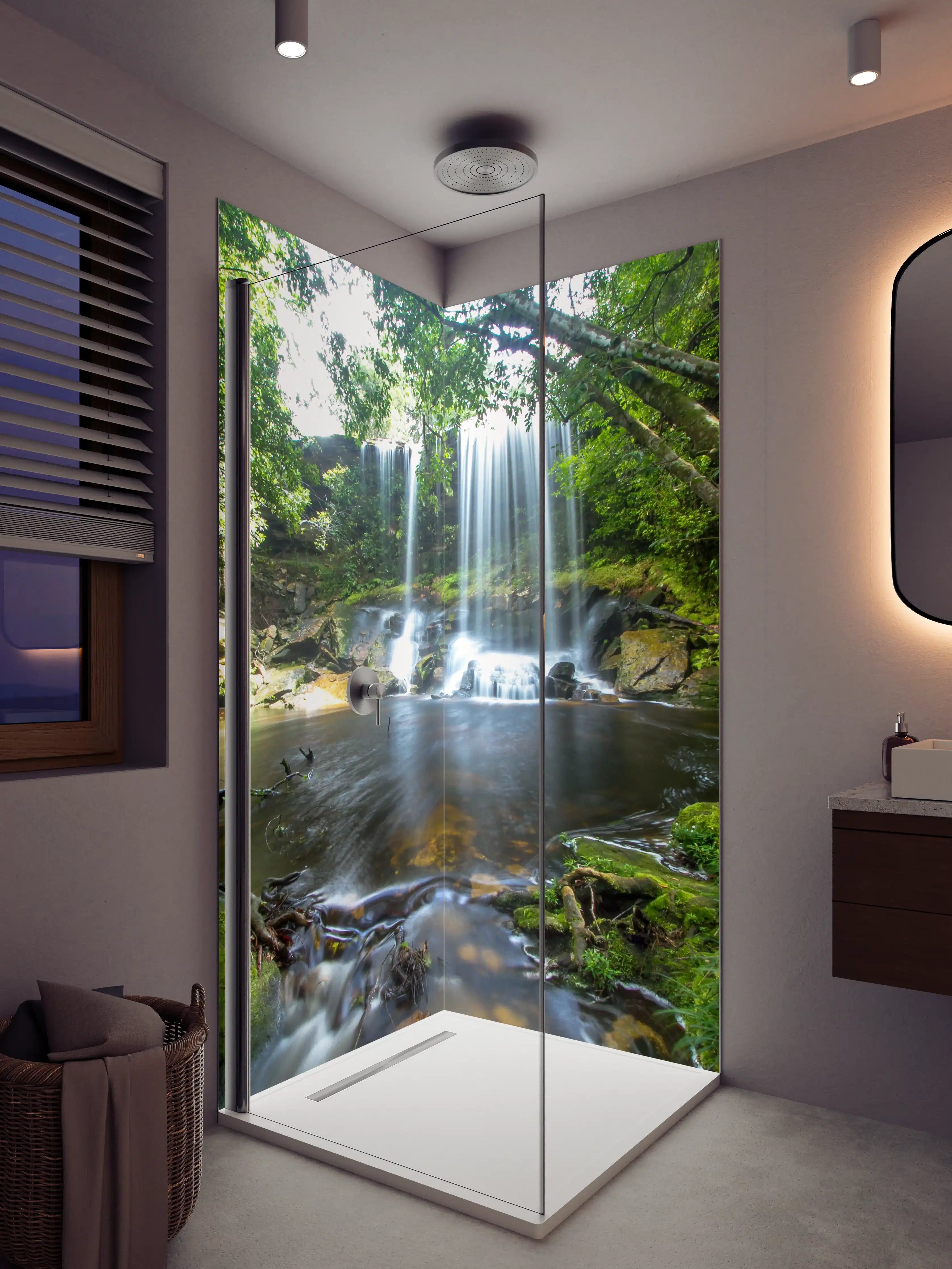 Duschrückwand - Grauer Wasserfall im Wald