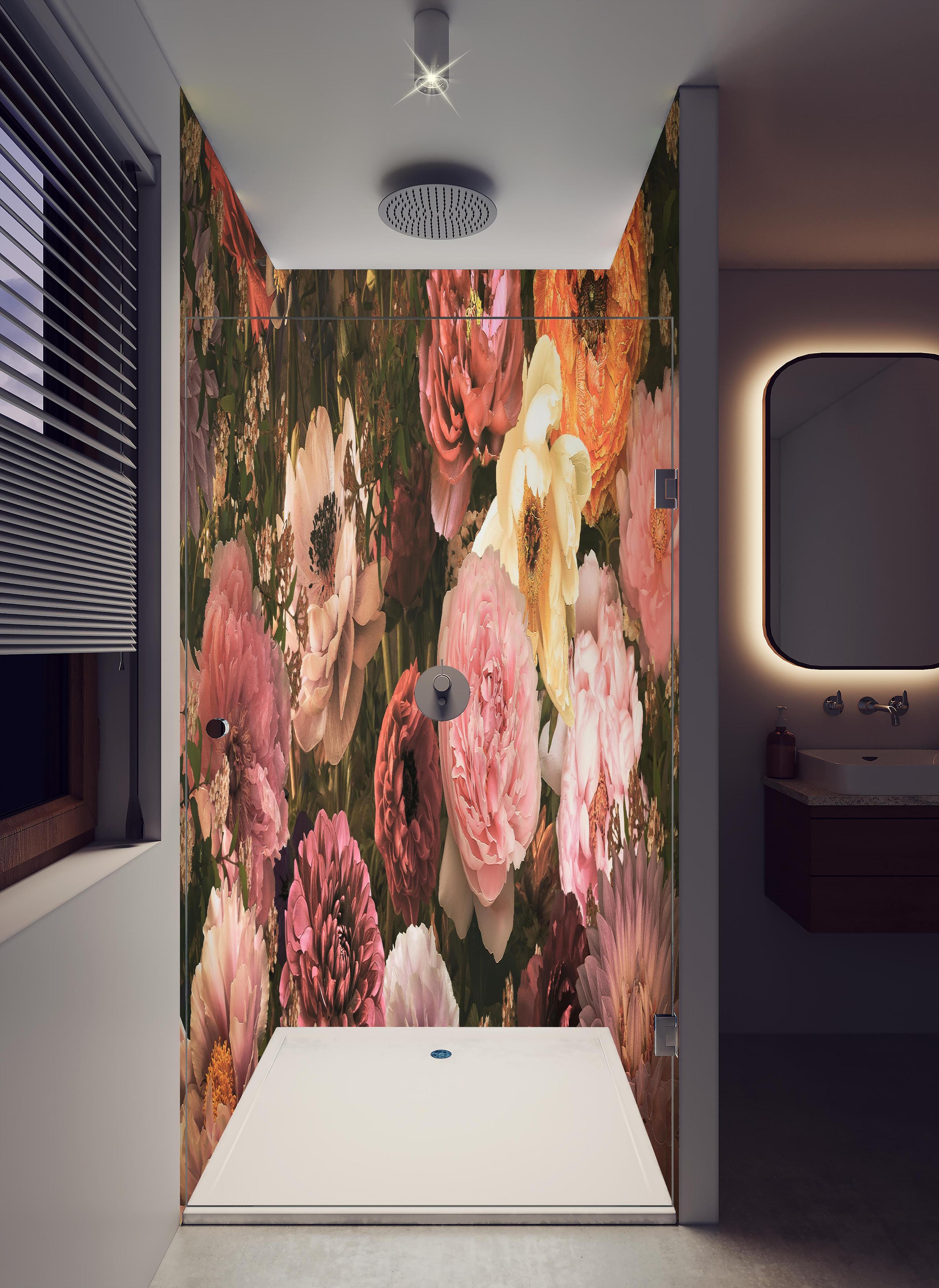 Duschrückwand - Große Blumen im Vintage-Stil in hellem Badezimmer mit Regenduschkopf - zweiteilige Eck-Duschrückwand