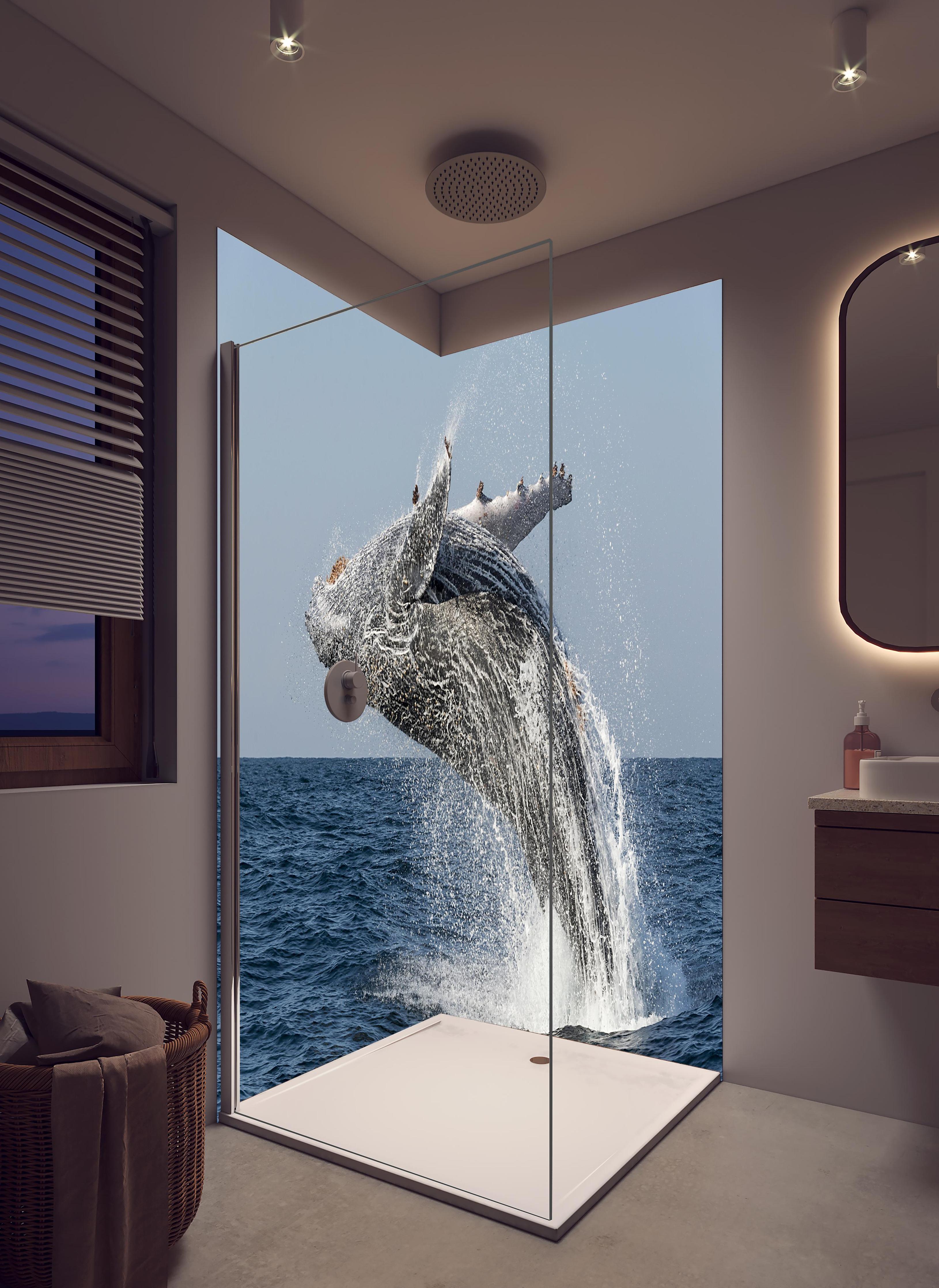 Duschrückwand - Großer Buckelwal beim Auftauchen in hellem Badezimmer mit Regenduschkopf - zweiteilige Eck-Duschrückwand