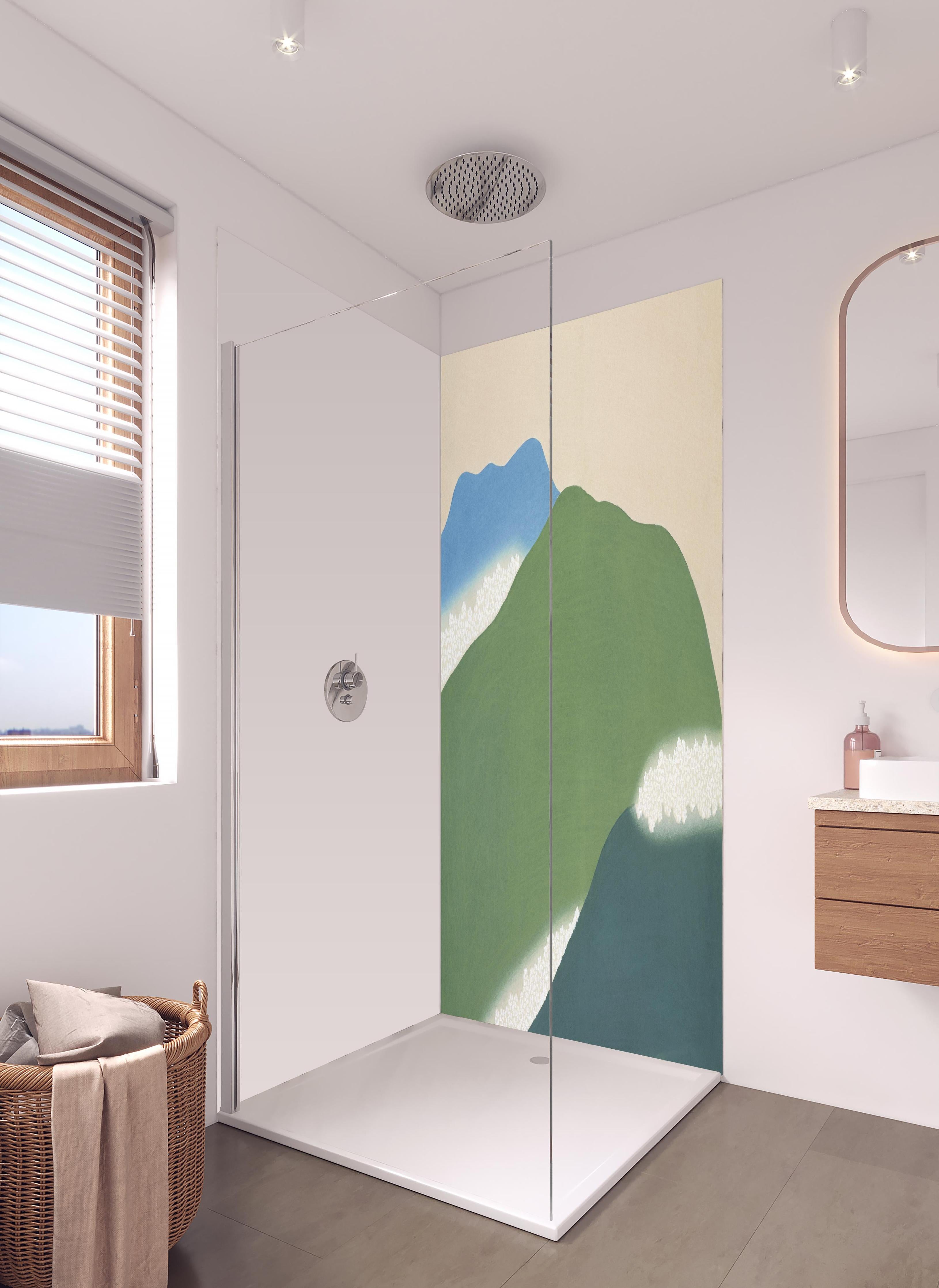 Duschrückwand - Grüne Berge von Kamisaka Sekka in hellem Badezimmer mit Regenduschkopf - zweiteilige Eck-Duschrückwand