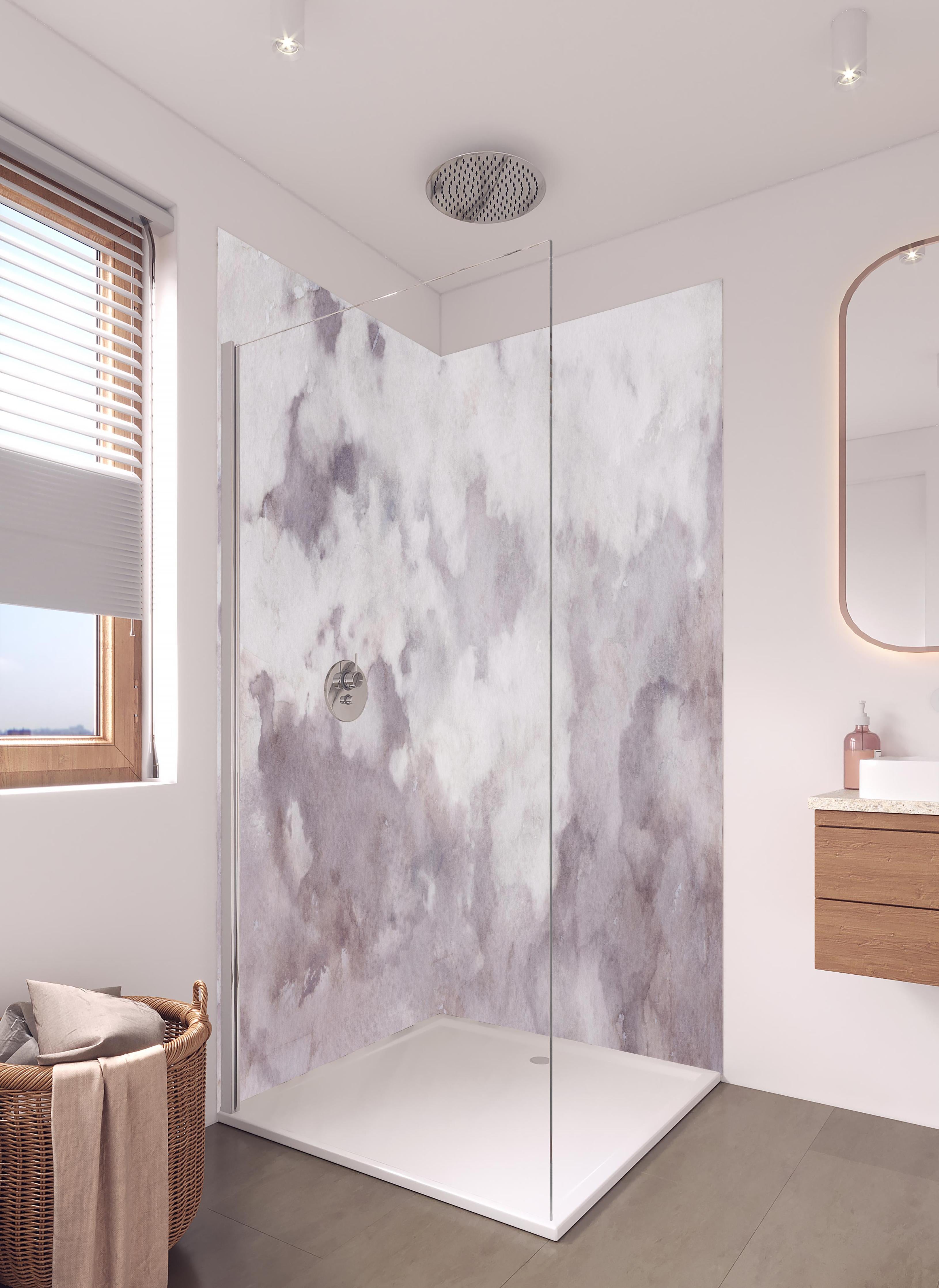 Duschrückwand - Grunges Design - Aquarellmalerei in hellem Badezimmer mit Regenduschkopf - zweiteilige Eck-Duschrückwand
