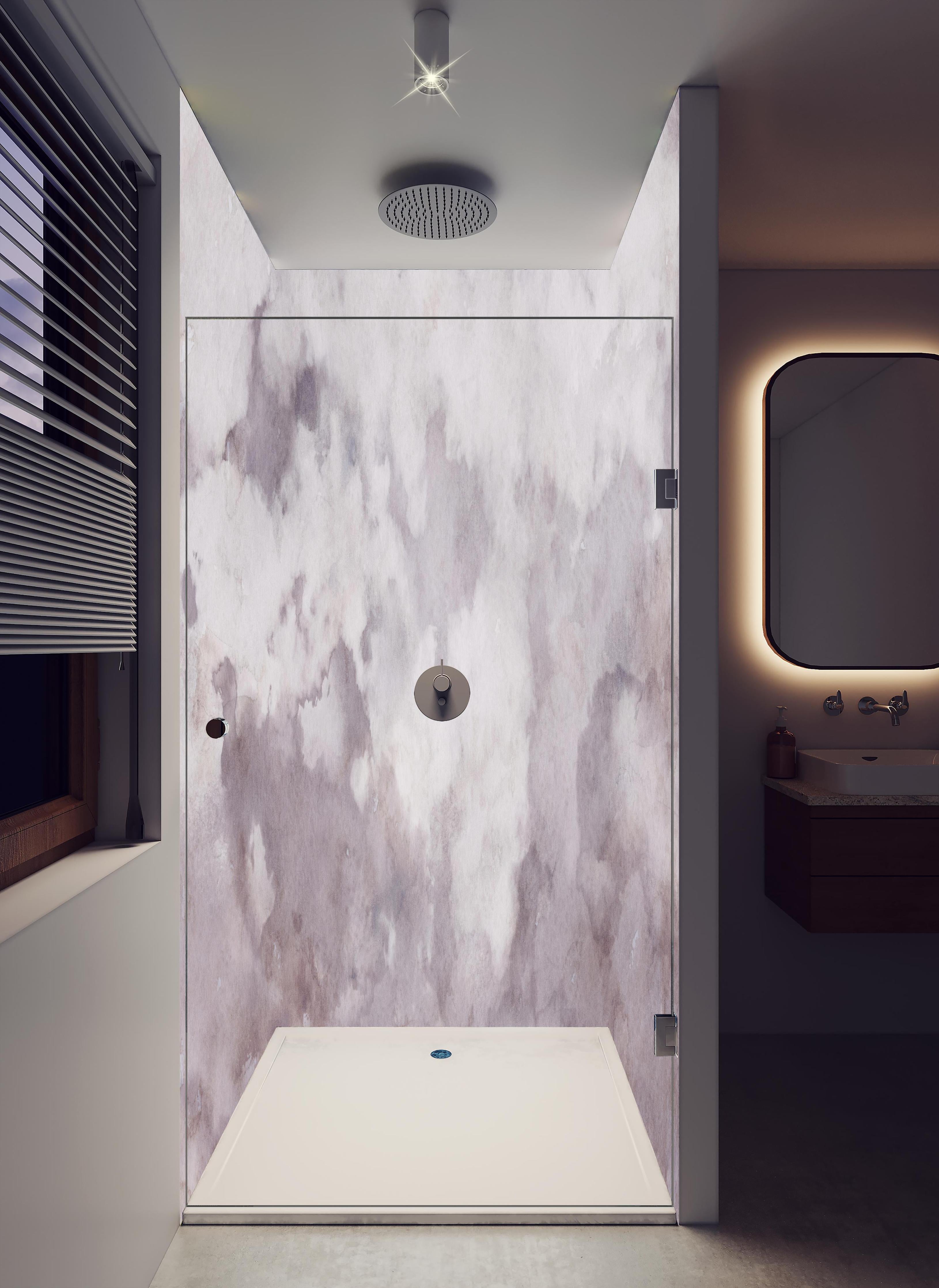 Duschrückwand - Grunges Design - Aquarellmalerei in hellem Badezimmer mit Regenduschkopf - zweiteilige Eck-Duschrückwand