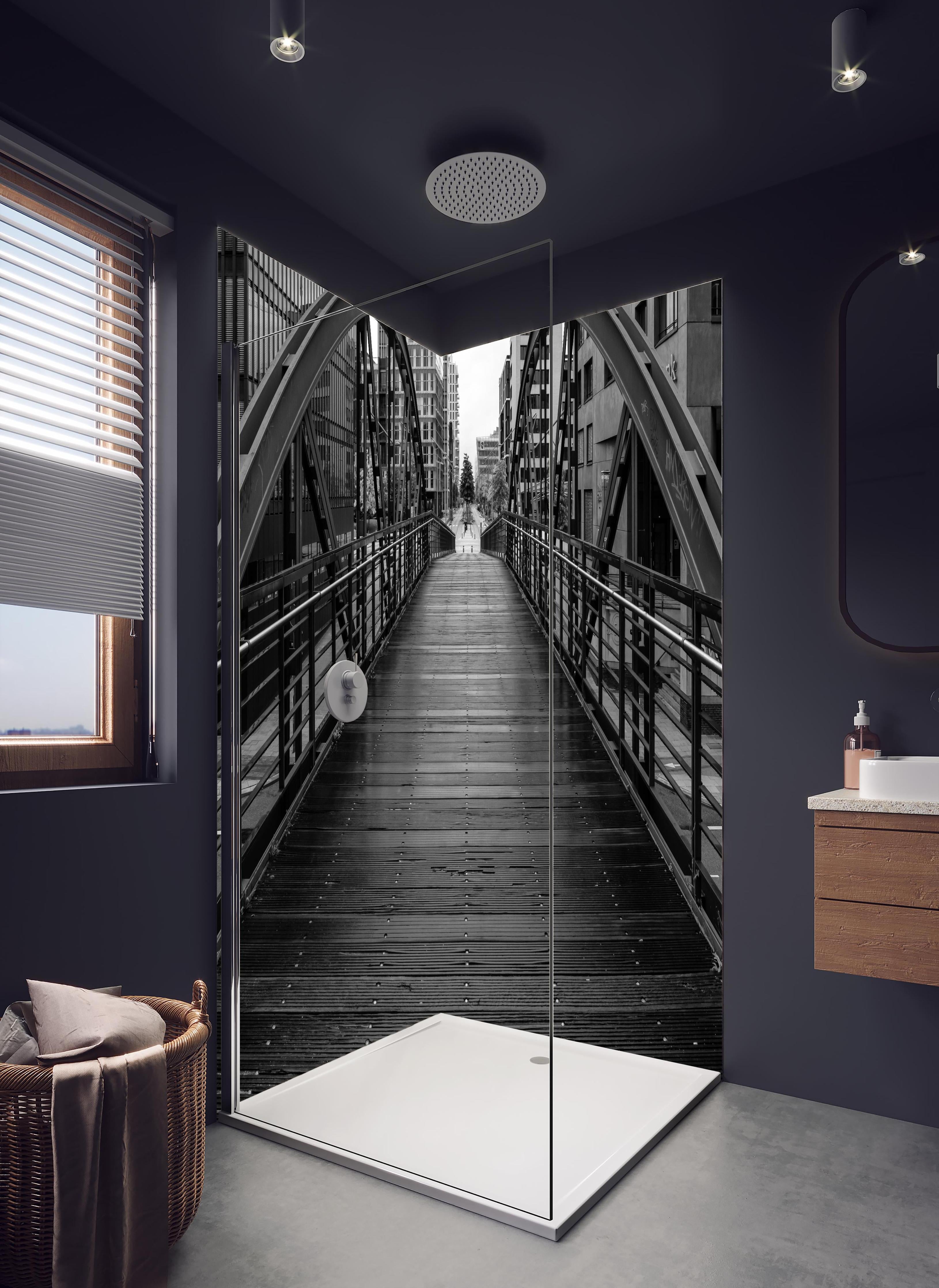 Duschrückwand - Hamburg - magische Brücke in hellem Badezimmer mit Regenduschkopf - zweiteilige Eck-Duschrückwand