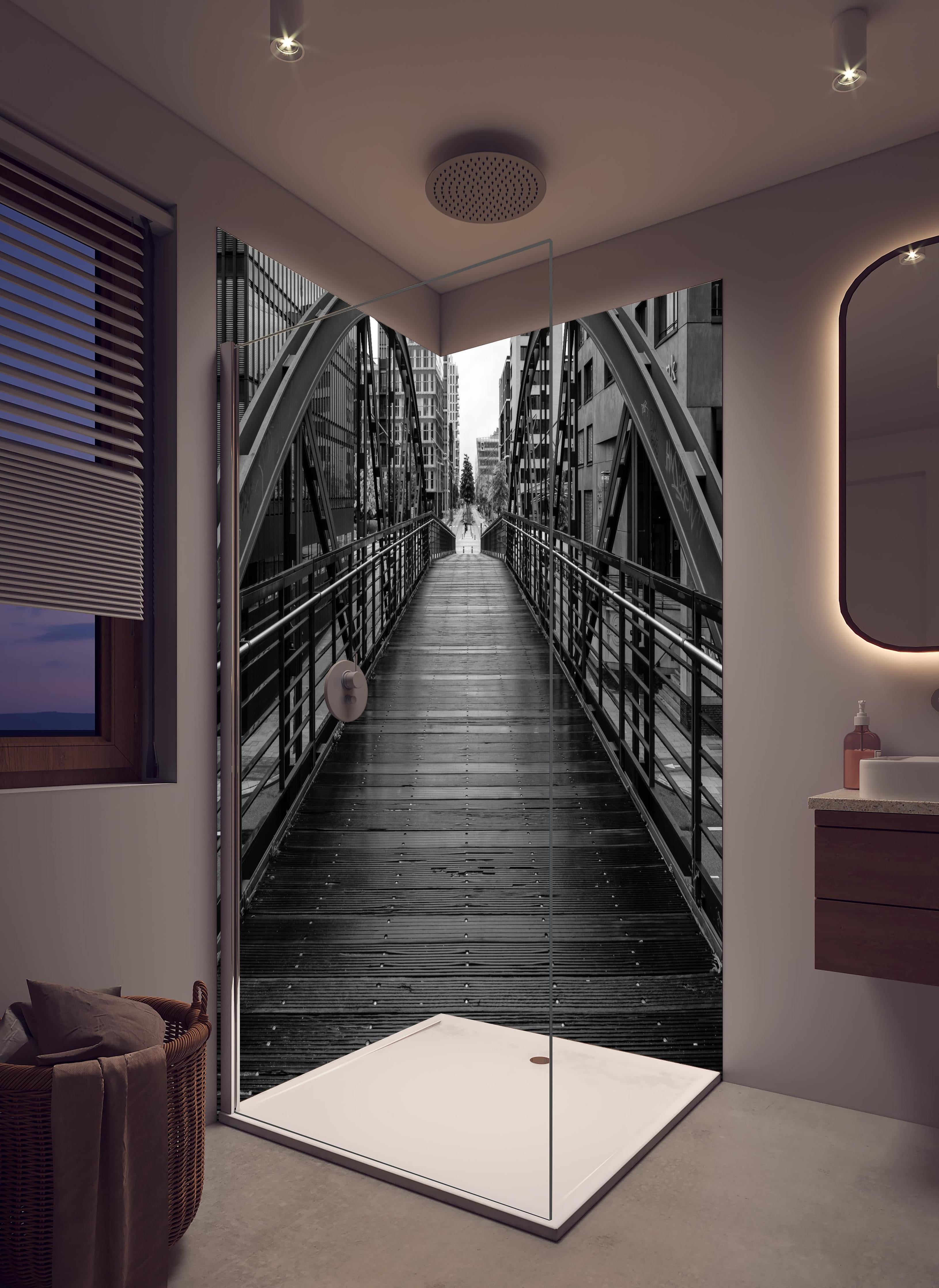 Duschrückwand - Hamburg - magische Brücke in hellem Badezimmer mit Regenduschkopf - zweiteilige Eck-Duschrückwand