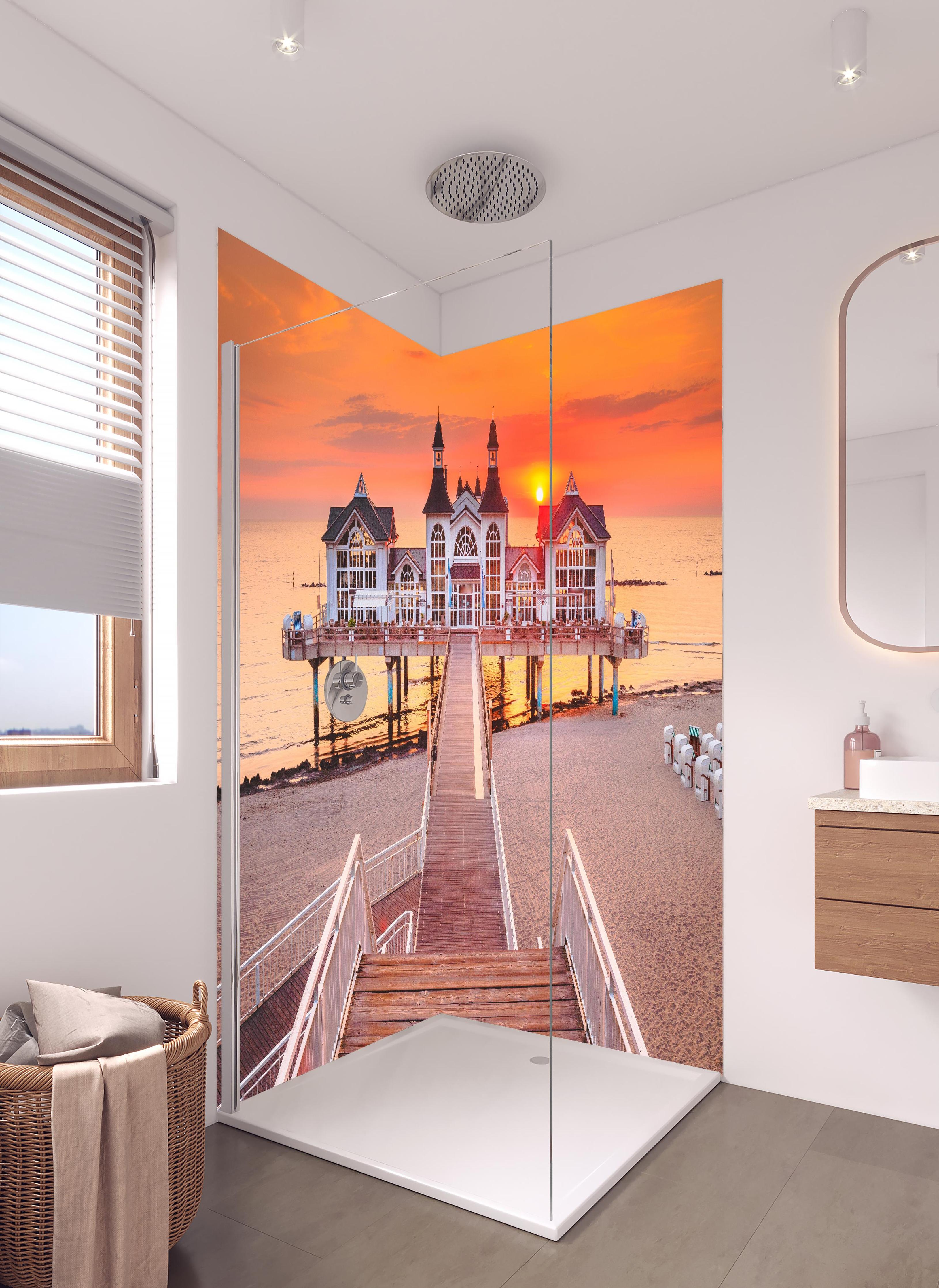 Duschrückwand - Haus auf Wasser bei Sonnenaufgang in hellem Badezimmer mit Regenduschkopf - zweiteilige Eck-Duschrückwand
