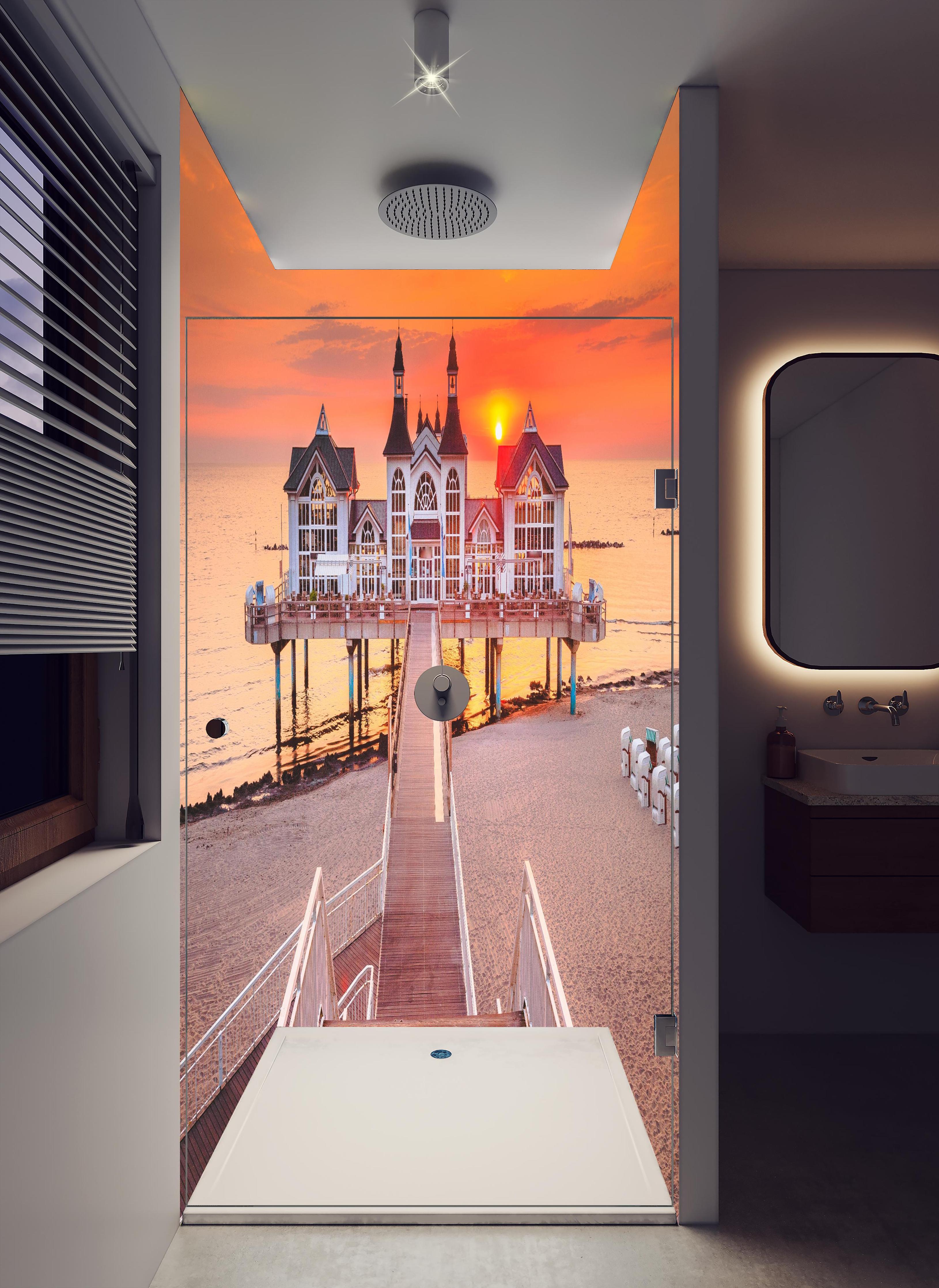 Duschrückwand - Haus auf Wasser bei Sonnenaufgang in hellem Badezimmer mit Regenduschkopf - zweiteilige Eck-Duschrückwand