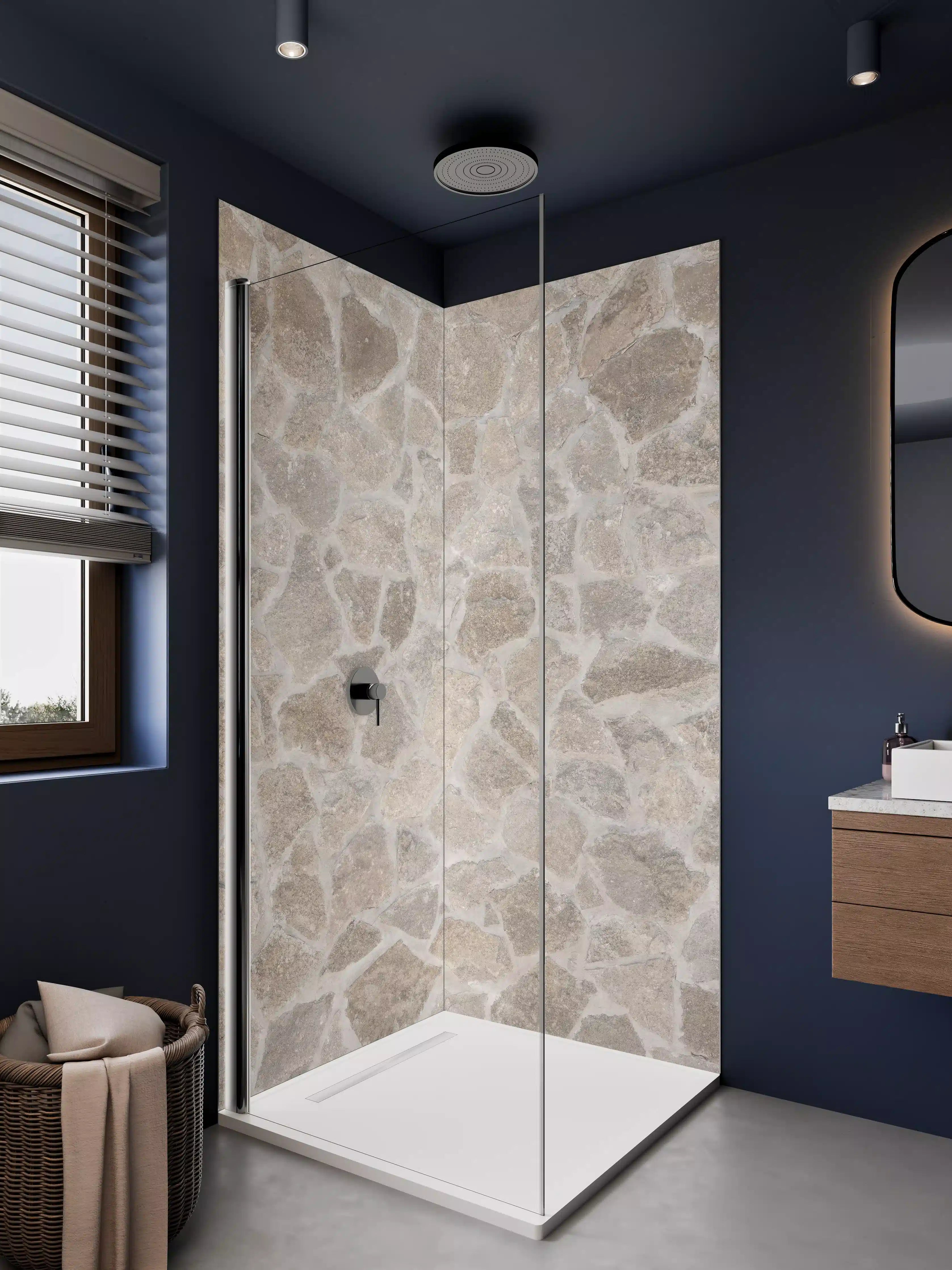 Duschrückwand - Helle Marmor-Optik mit warmen Beigetönen