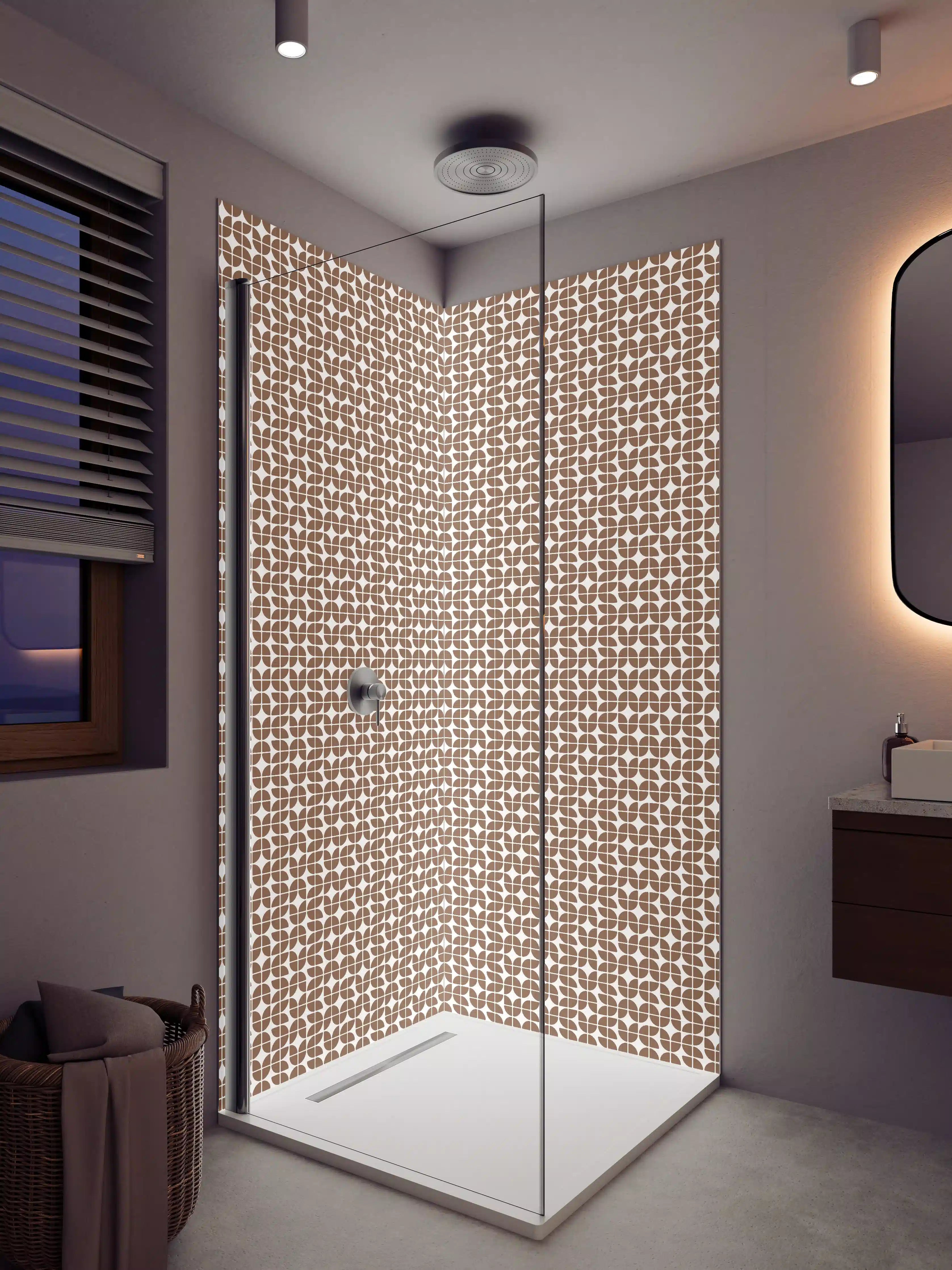 Duschrückwand - Helle geometrische Fliesen mit Braun- und Beigetönen
