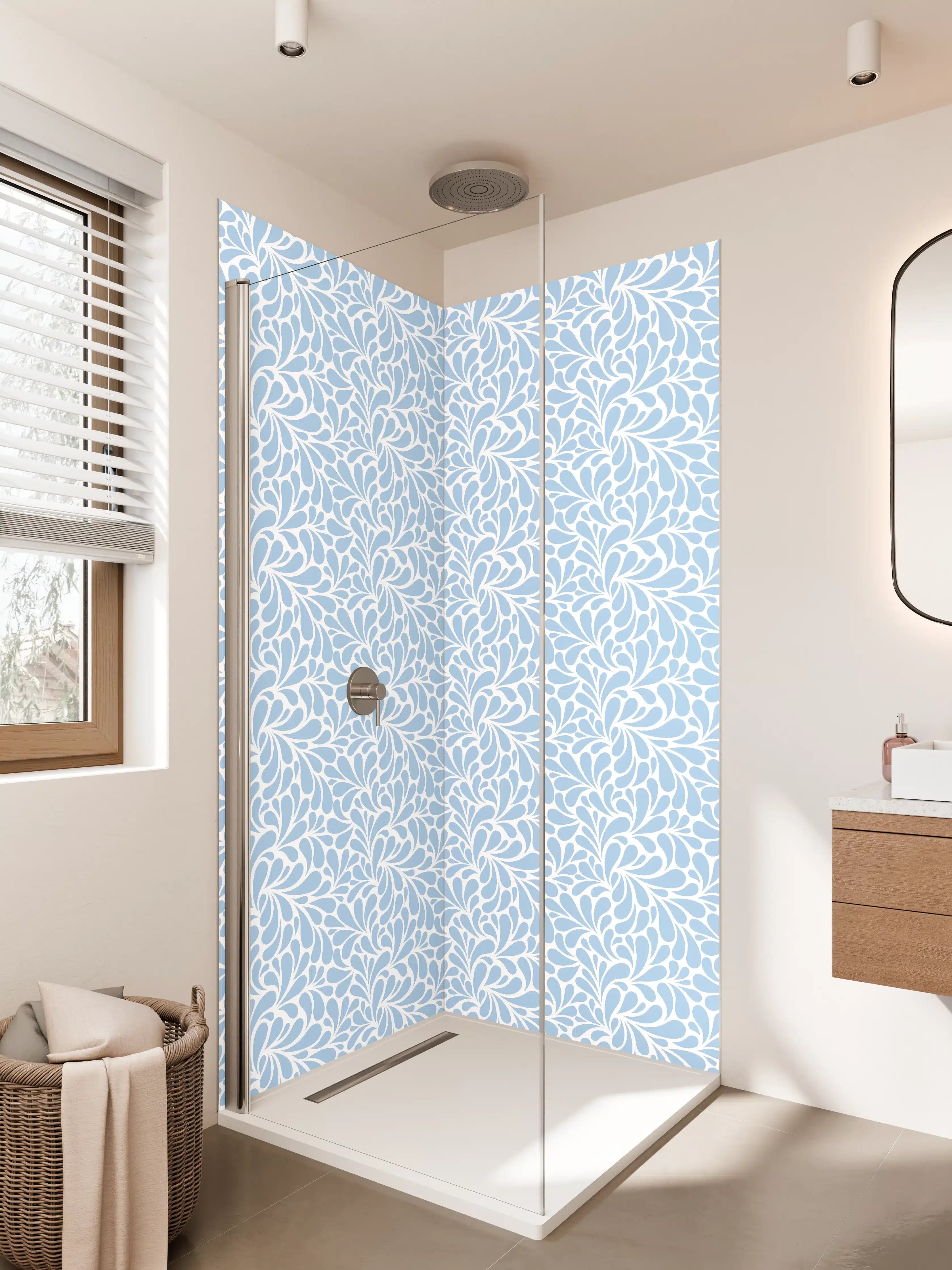 Duschrückwand - Helles Blumenmuster in Blau und Weiß
