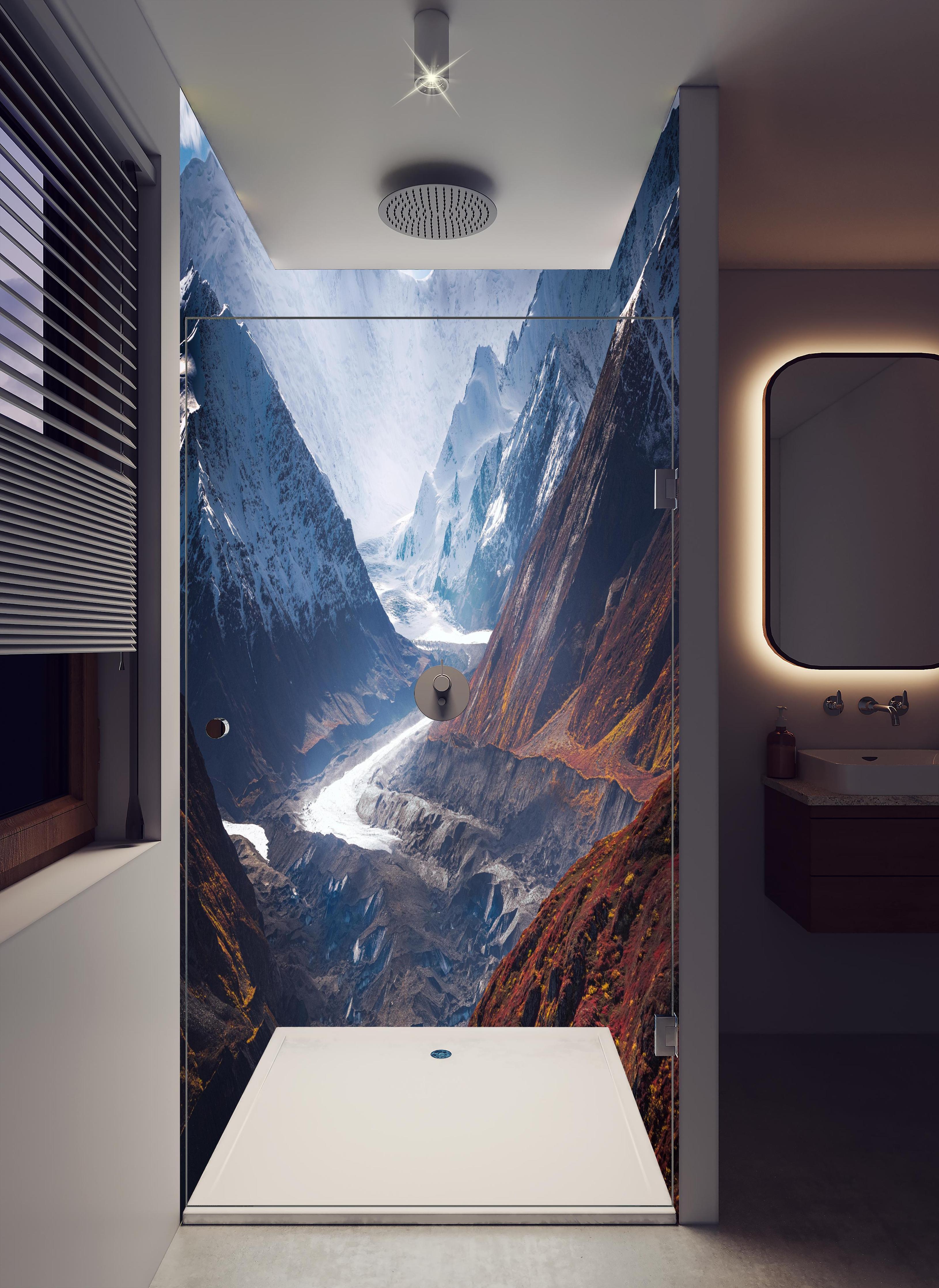 Duschrückwand - Herbstliche Bergwelten Alaskas in Schnee gehüllt in hellem Badezimmer mit Regenduschkopf - zweiteilige Eck-Duschrückwand