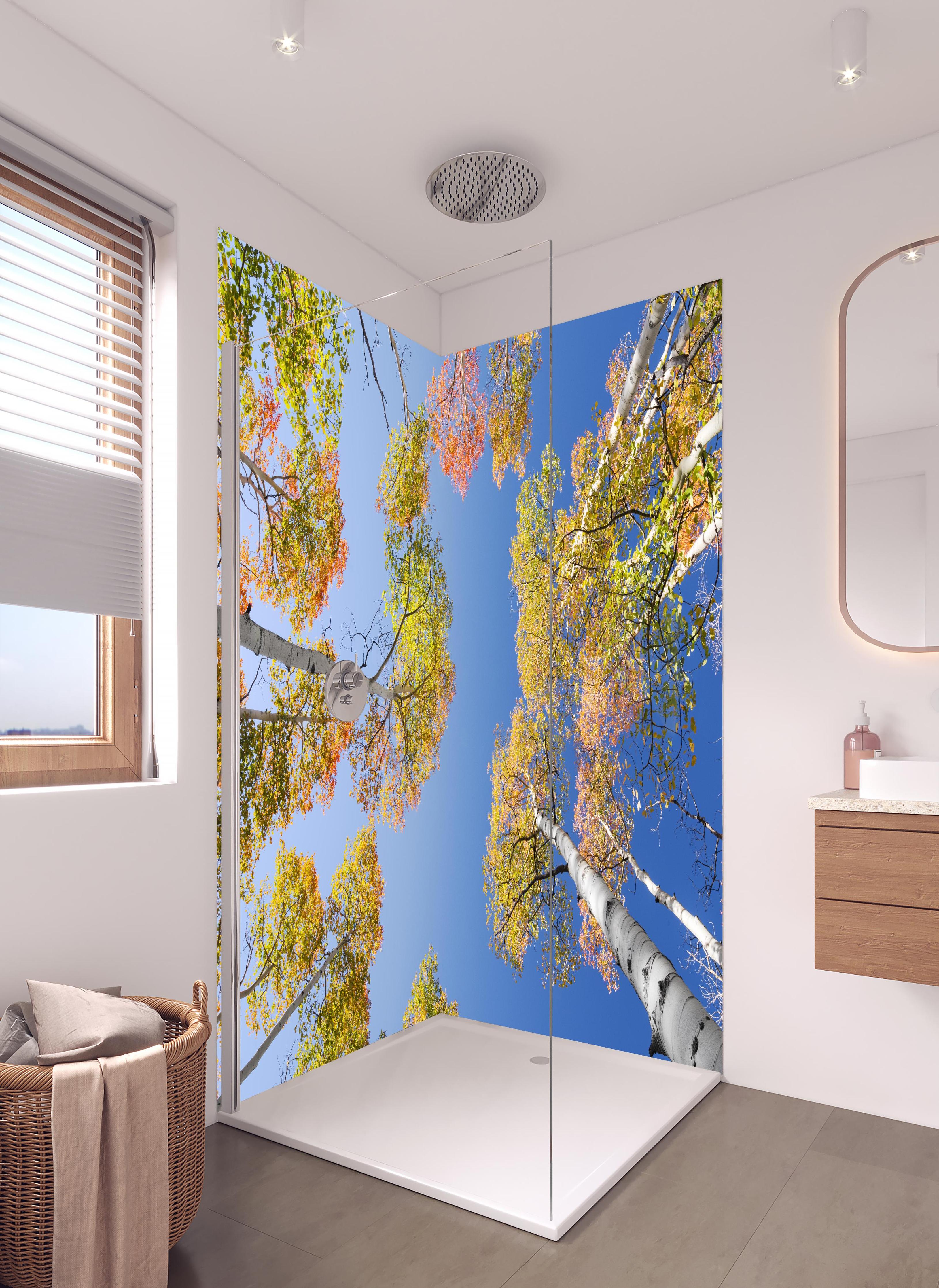 Duschrückwand - Herbstliche Birken in hellem Badezimmer mit Regenduschkopf - zweiteilige Eck-Duschrückwand