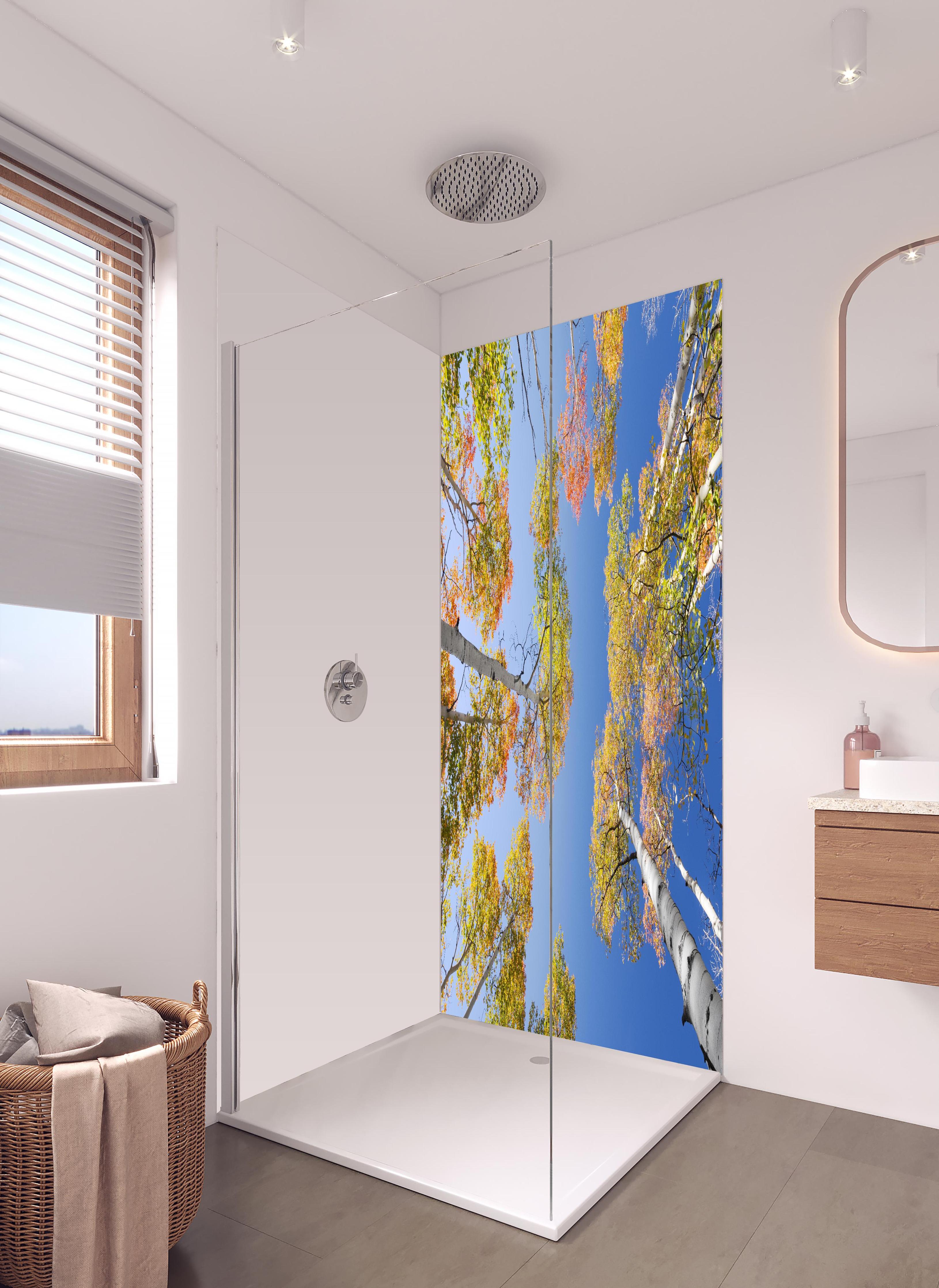 Duschrückwand - Herbstliche Birken in hellem Badezimmer mit Regenduschkopf - zweiteilige Eck-Duschrückwand