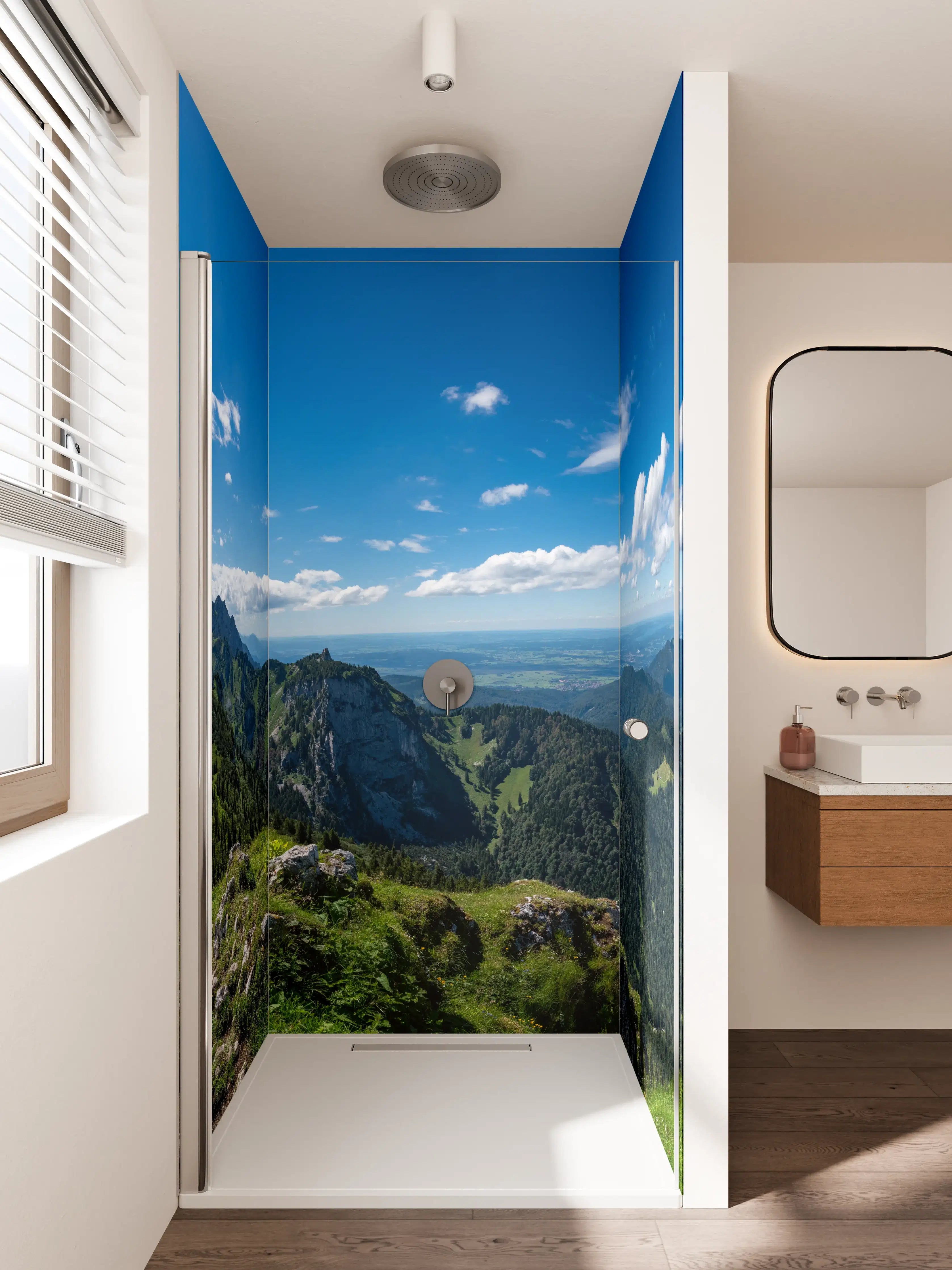 Duschrückwand - Herrliche Berglandschaft mit grünen Hügeln