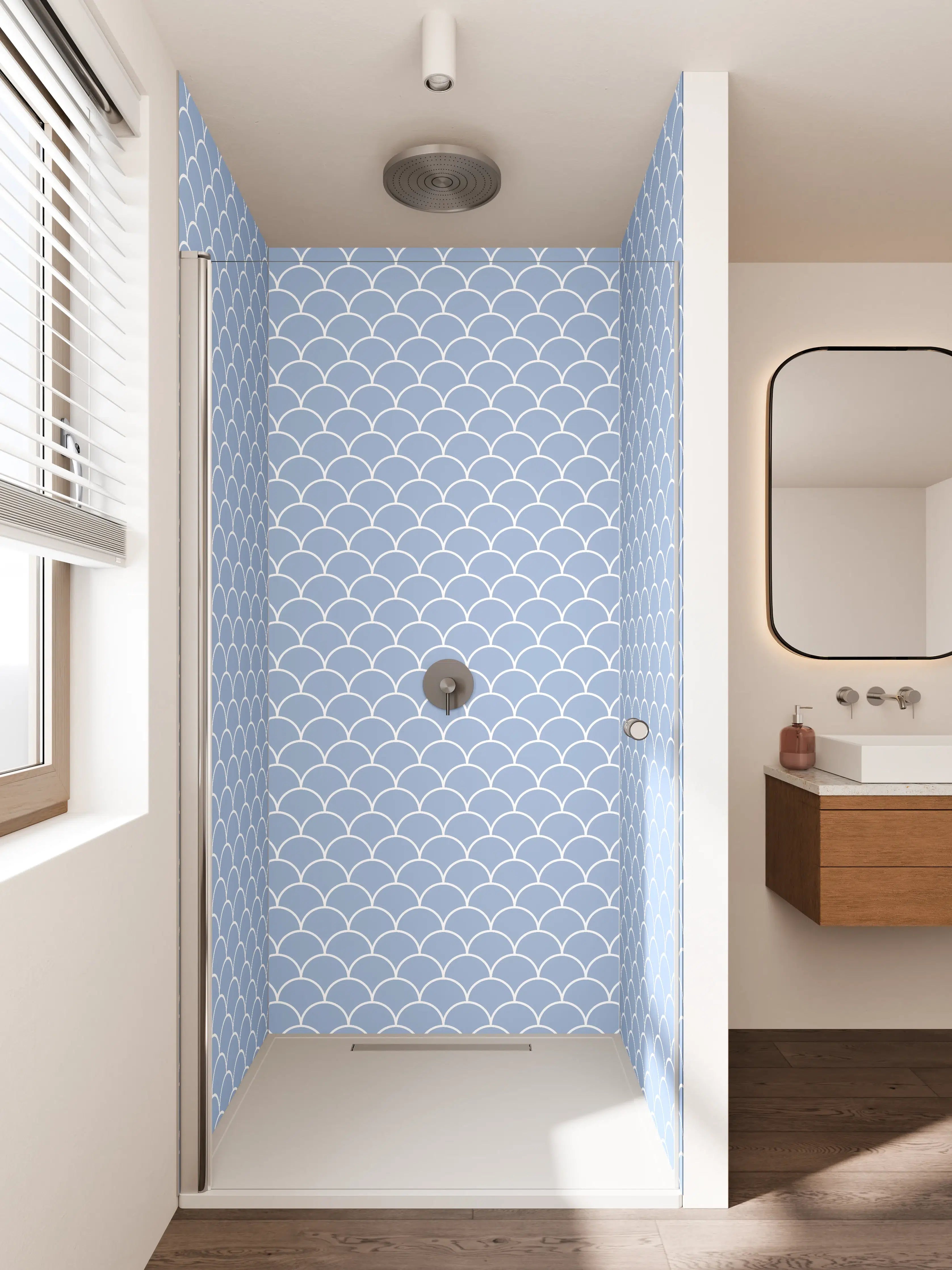 Duschrückwand - Himmelblaue Meeresmuster mit schuppenartigem Design