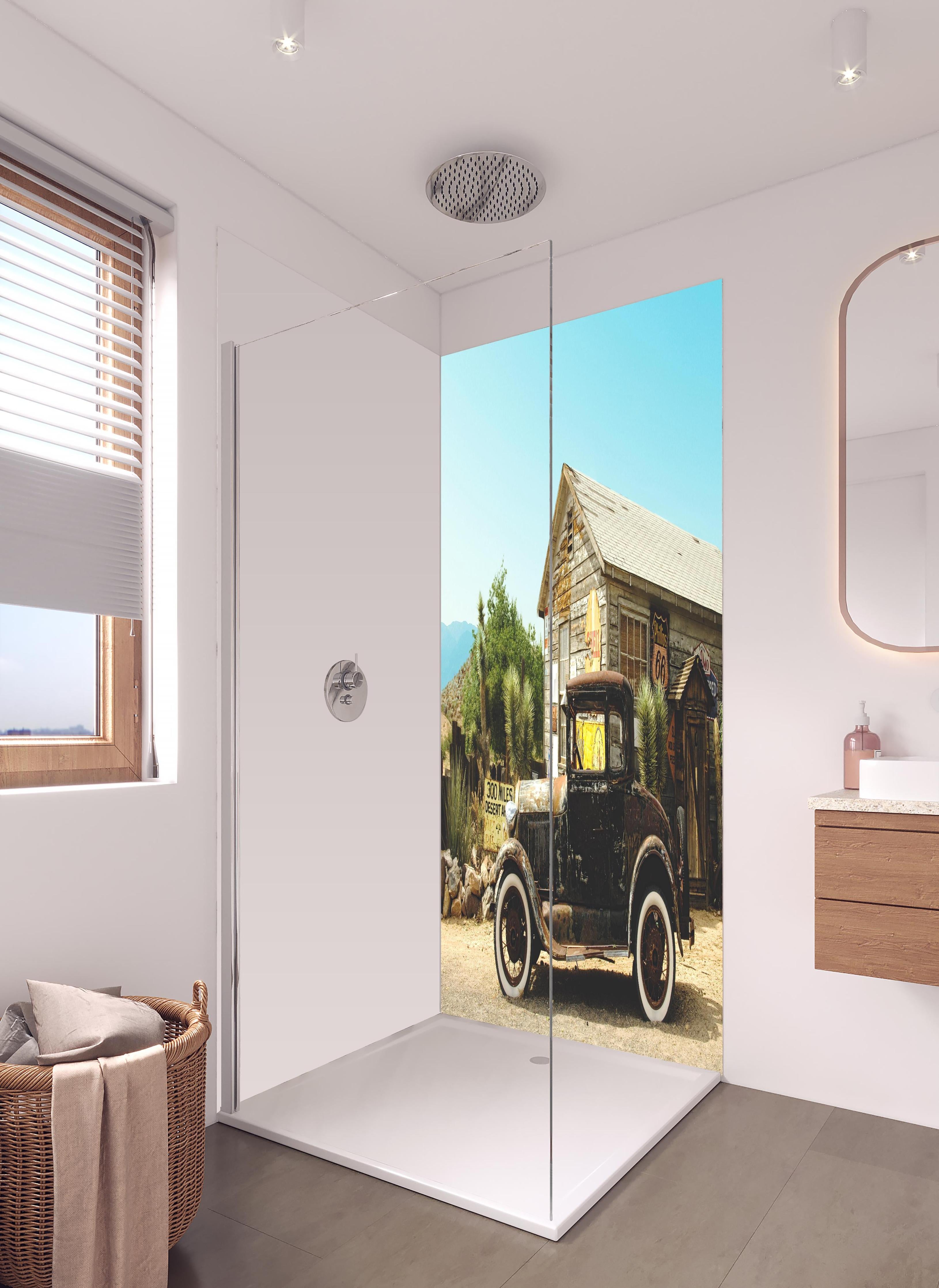 Duschrückwand - Historischer Oldtimer vor Arizona-Gebäude in hellem Badezimmer mit Regenduschkopf - zweiteilige Eck-Duschrückwand