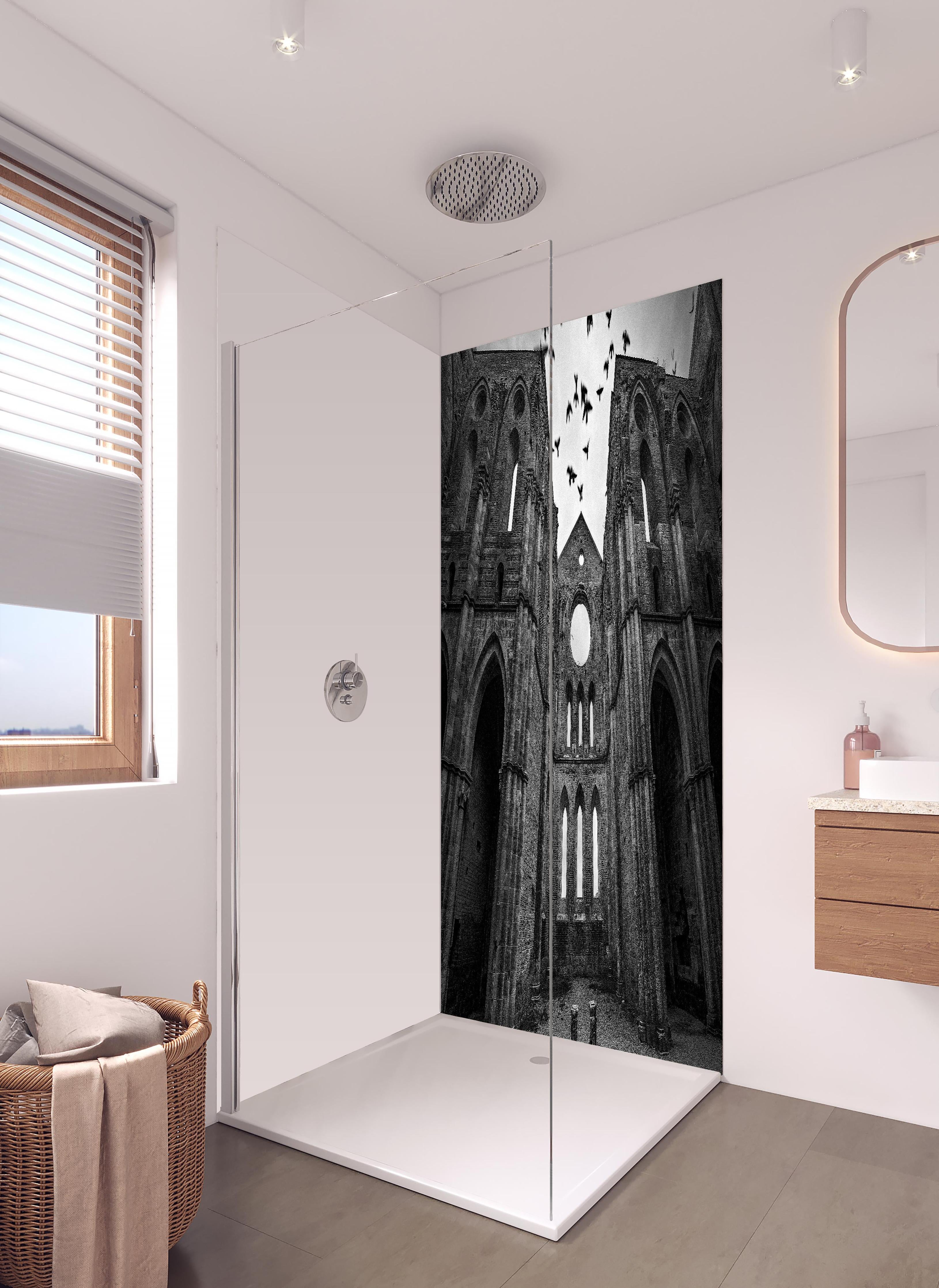 Duschrückwand - Historisches Kloster - San Galgano in hellem Badezimmer mit Regenduschkopf - zweiteilige Eck-Duschrückwand