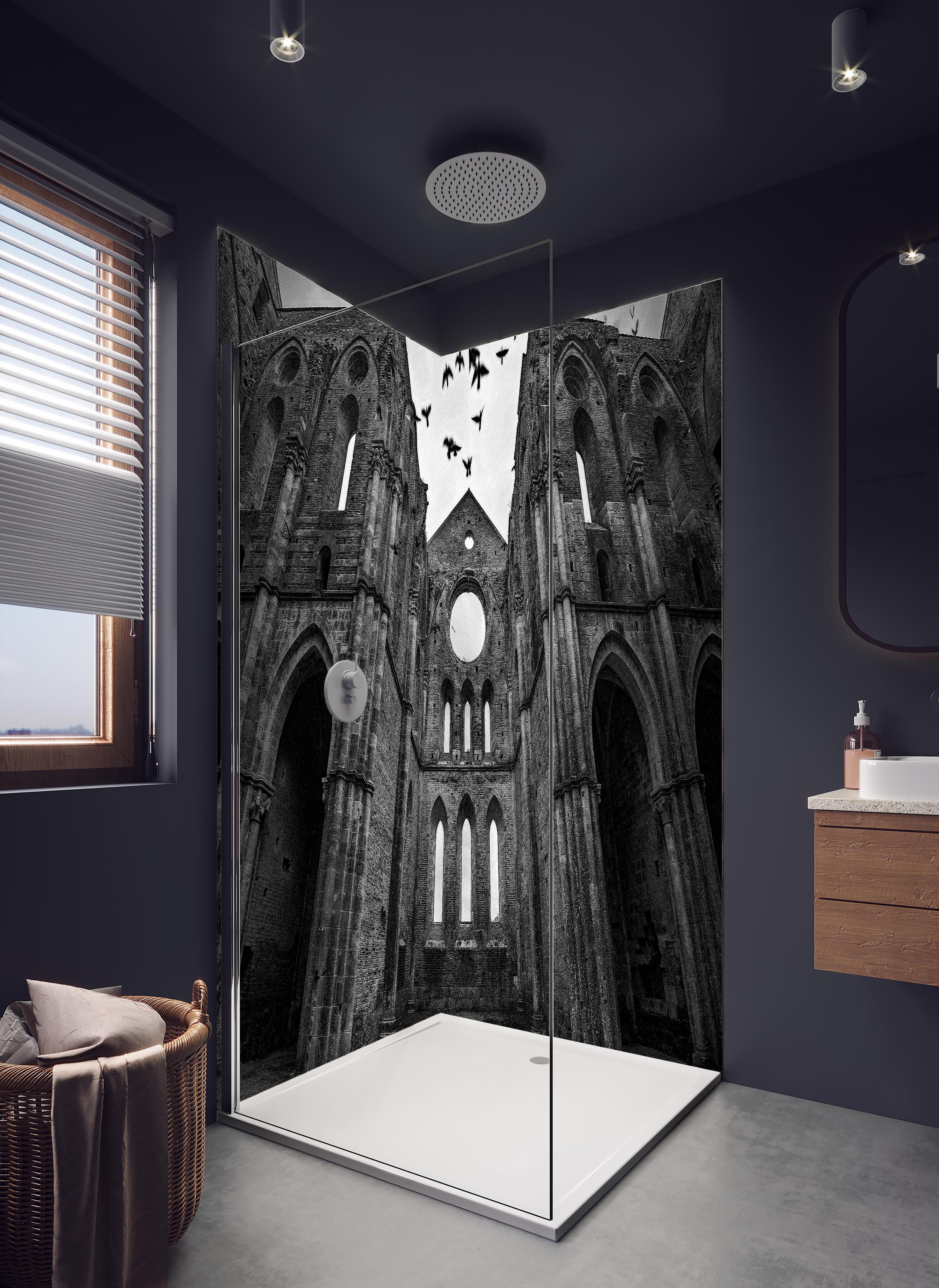 Duschrückwand - Historisches Kloster - San Galgano in hellem Badezimmer mit Regenduschkopf - zweiteilige Eck-Duschrückwand