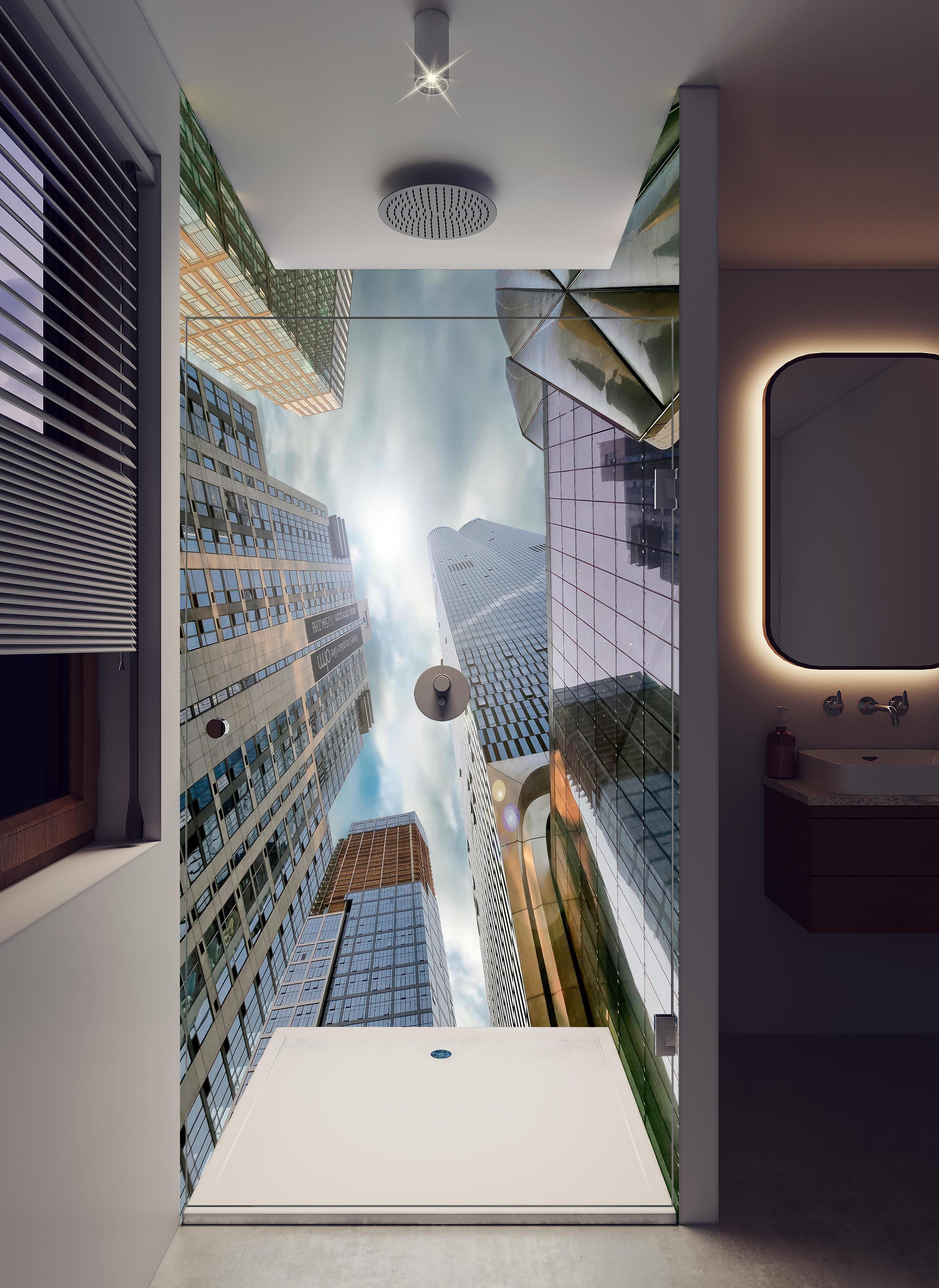 Duschrückwand - Hohe Gebäude - Menschen Perspektive in hellem Badezimmer mit Regenduschkopf - zweiteilige Eck-Duschrückwand