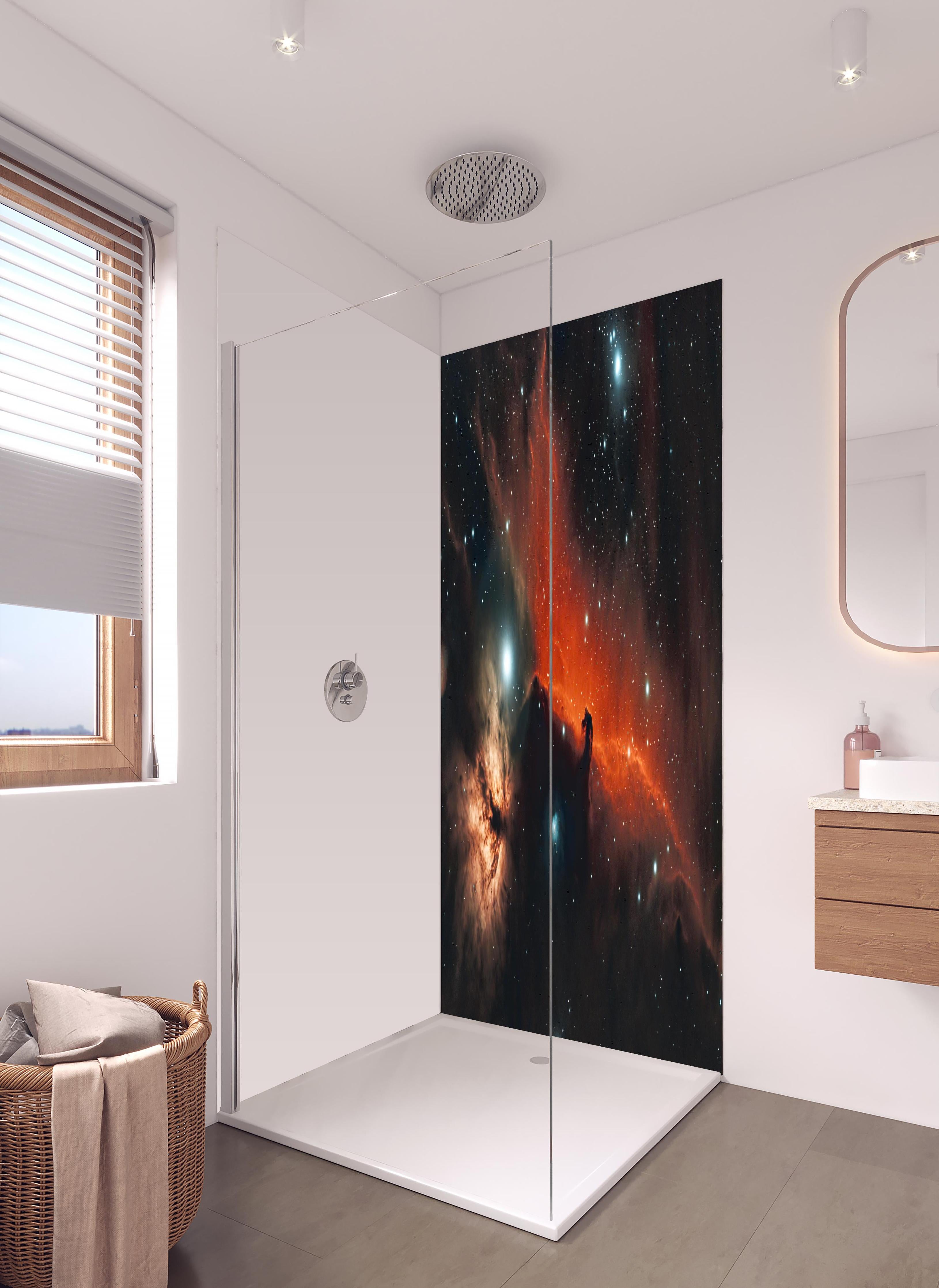 Duschrückwand - Horsehead amd Flame Nebula in hellem Badezimmer mit Regenduschkopf - zweiteilige Eck-Duschrückwand