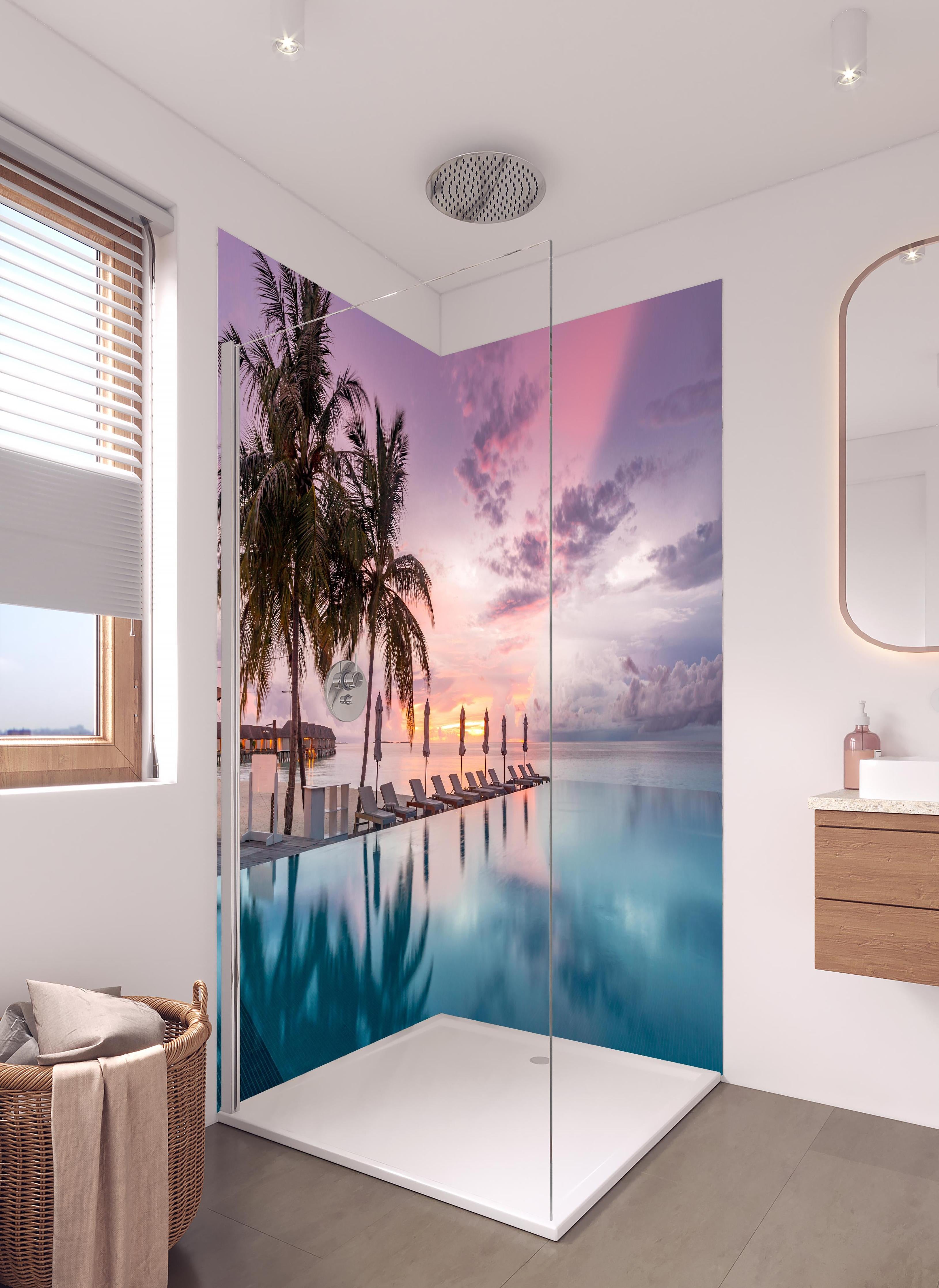 Duschrückwand - Idyllische bunte Strandszene - Karibik in hellem Badezimmer mit Regenduschkopf - zweiteilige Eck-Duschrückwand
