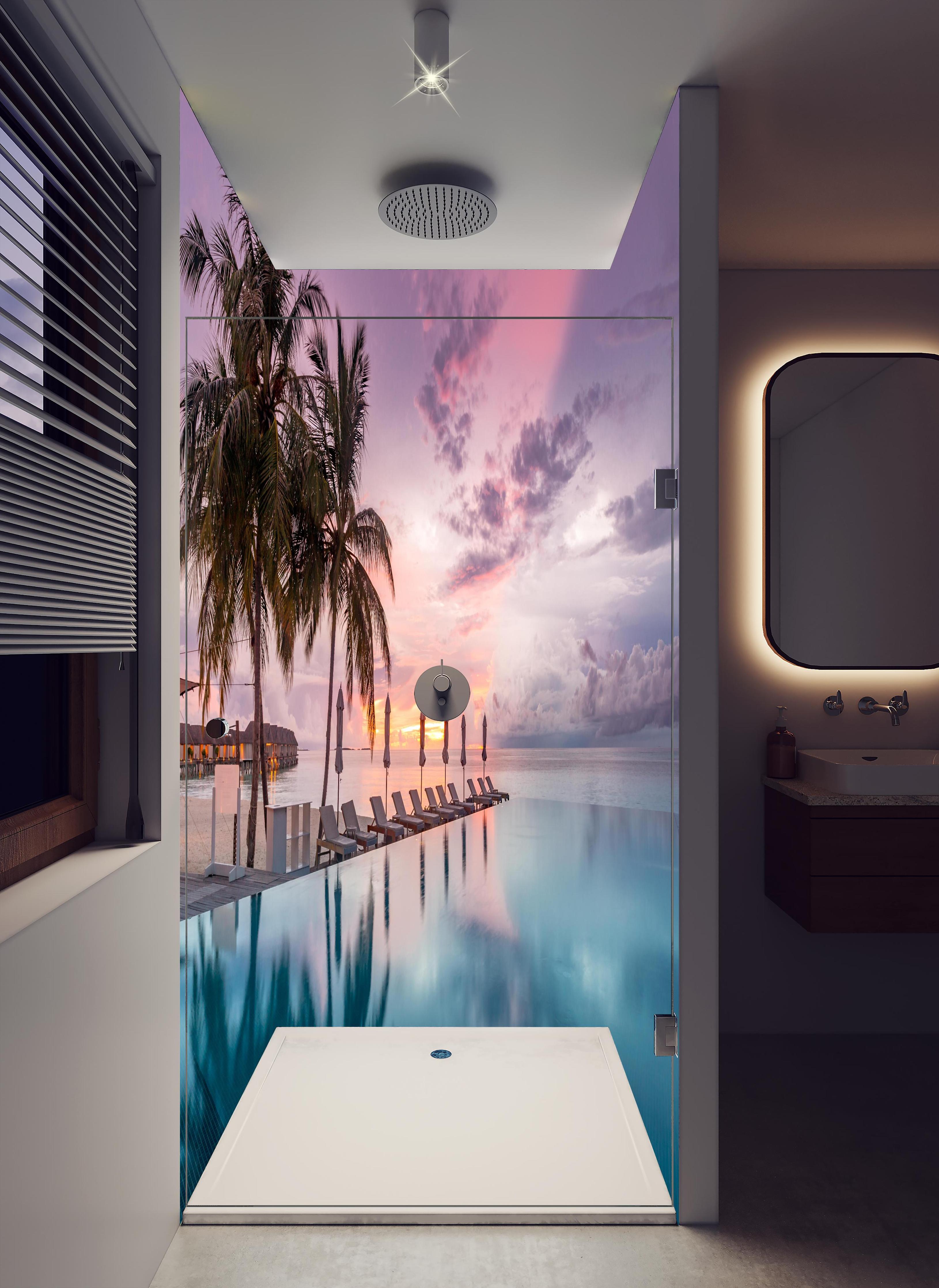 Duschrückwand - Idyllische bunte Strandszene - Karibik in hellem Badezimmer mit Regenduschkopf - zweiteilige Eck-Duschrückwand