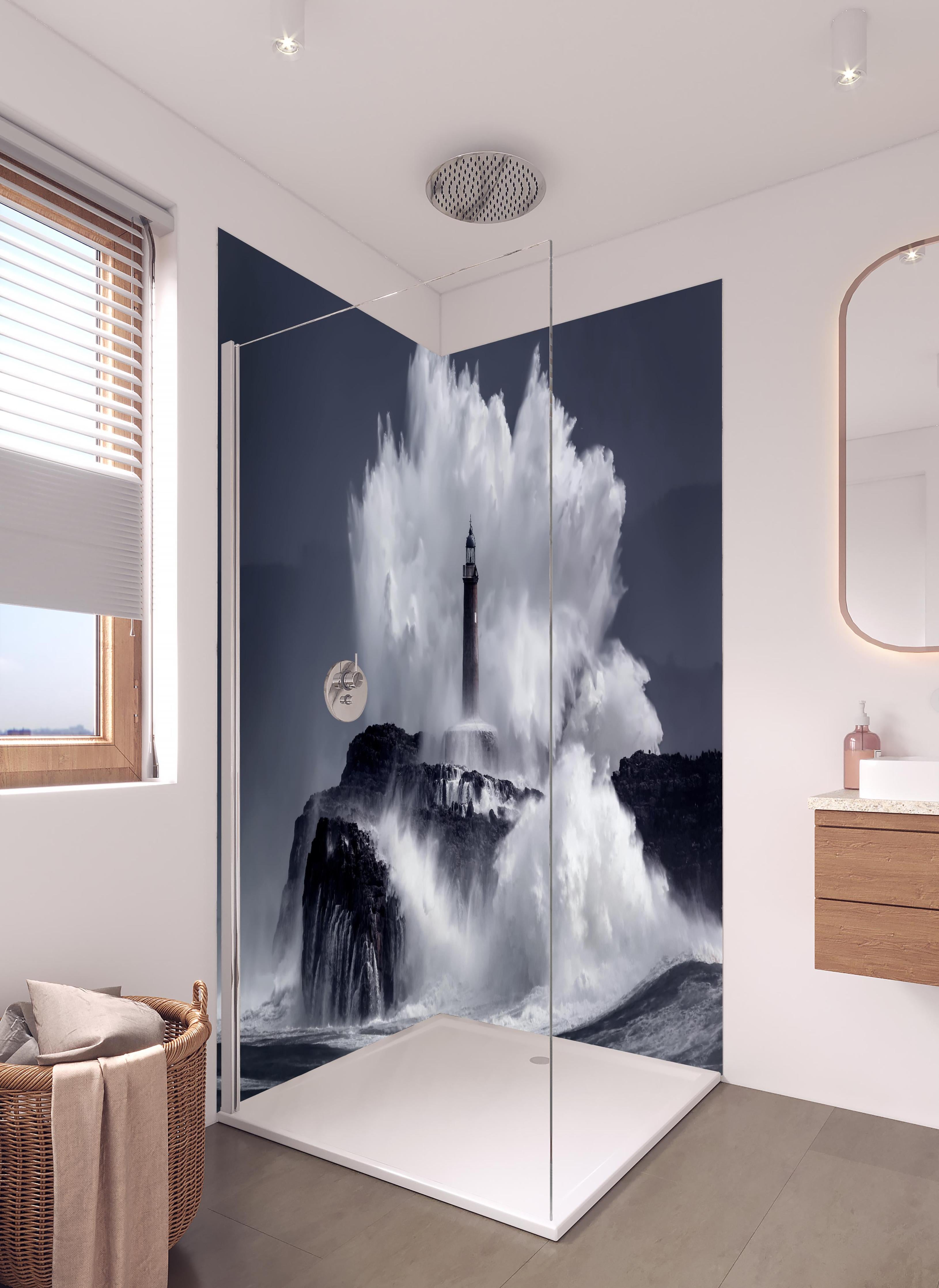 Duschrückwand - Insel mit großen Wellen in hellem Badezimmer mit Regenduschkopf - zweiteilige Eck-Duschrückwand