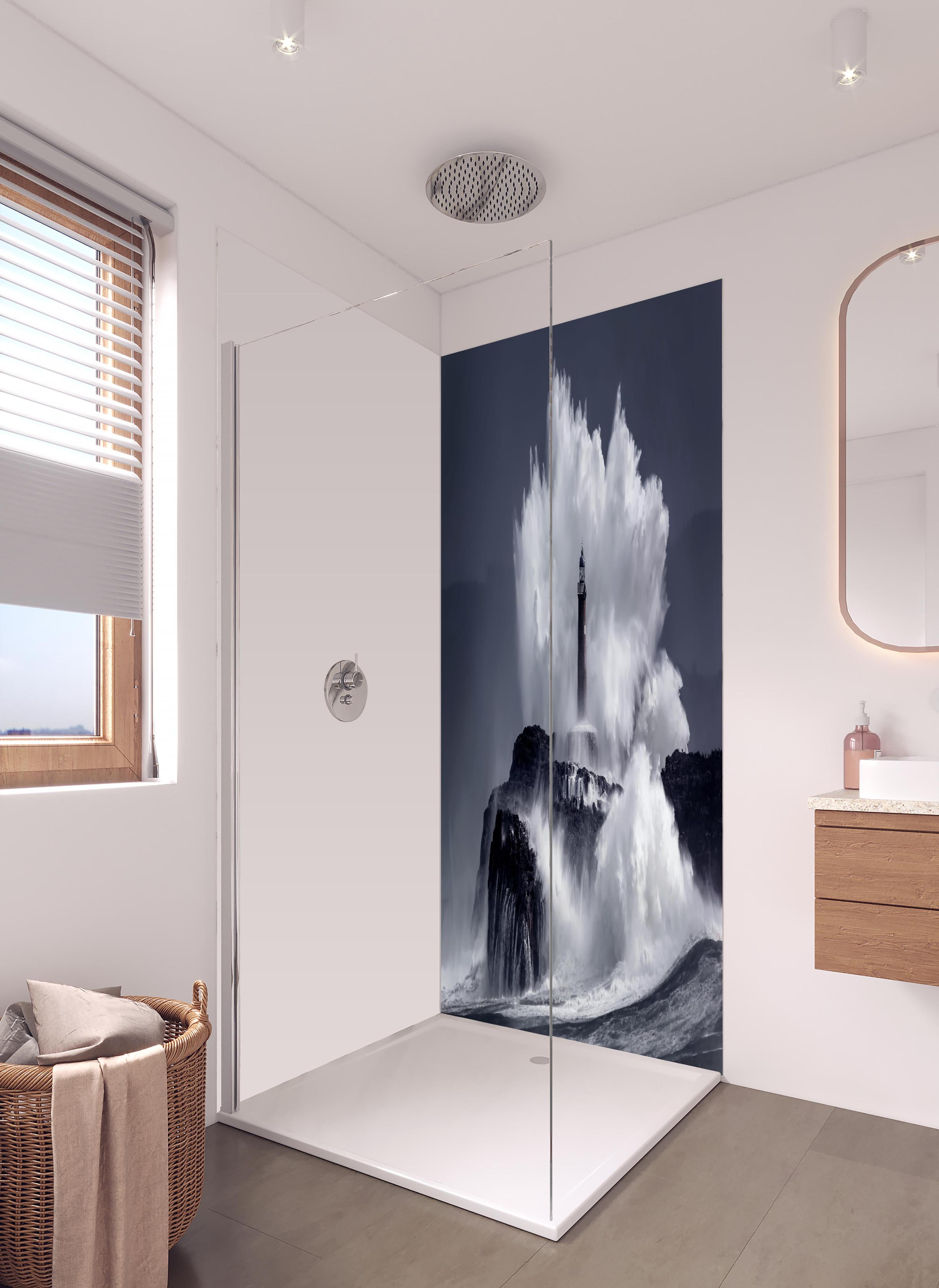 Duschrückwand - Insel mit großen Wellen in hellem Badezimmer mit Regenduschkopf - zweiteilige Eck-Duschrückwand