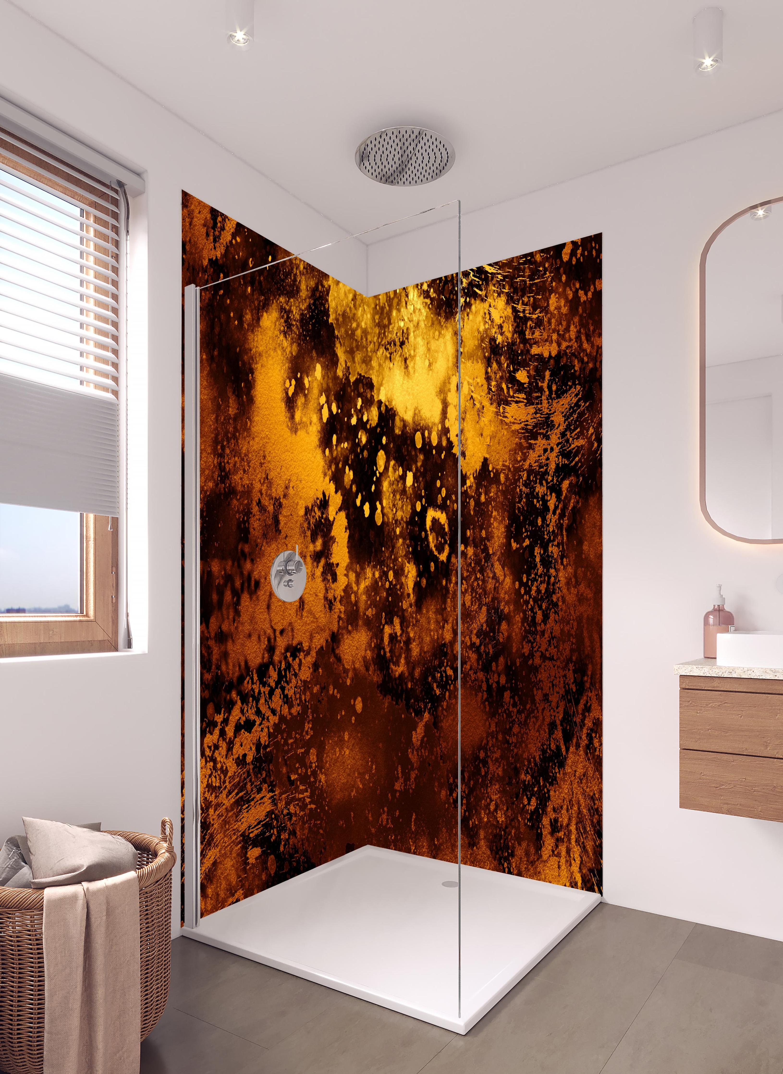 Duschrückwand - Japanisches Kunstwerk - Sengoku Gold in hellem Badezimmer mit Regenduschkopf - zweiteilige Eck-Duschrückwand