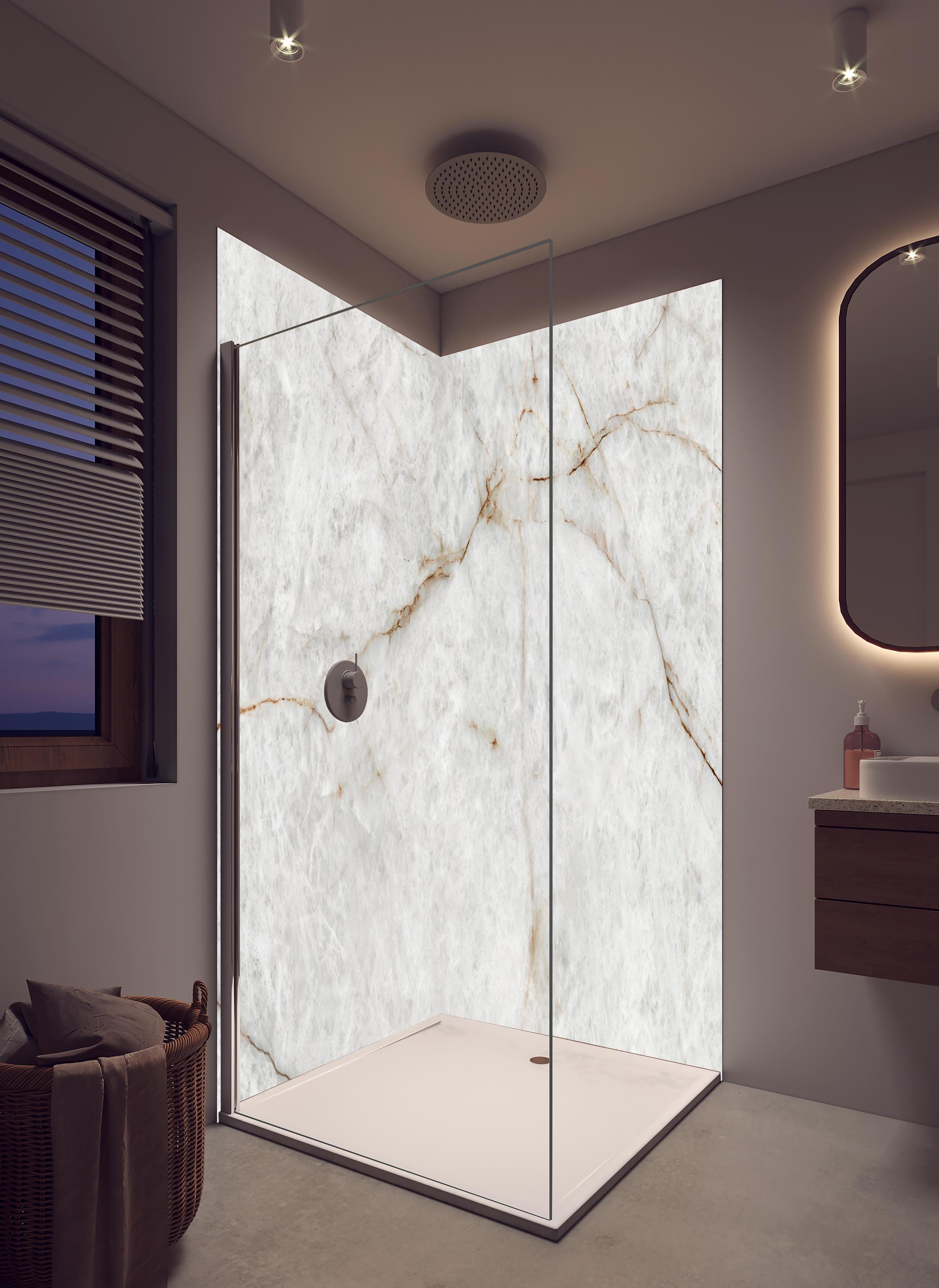 Duschrückwand - Keramik Marble Gold in hellem Badezimmer mit Regenduschkopf - zweiteilige Eck-Duschrückwand