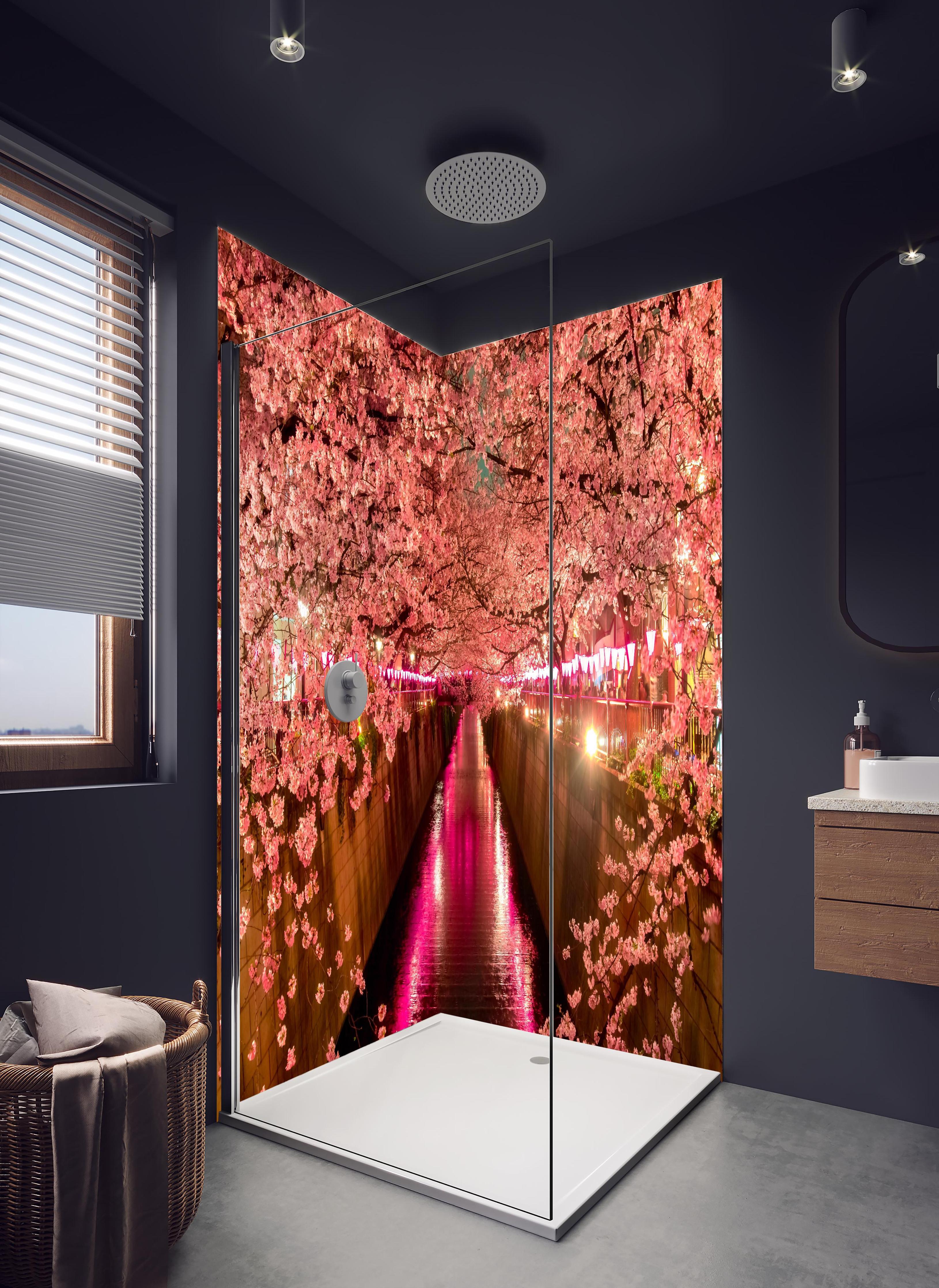 Duschrückwand - Kirschblüten bei Nacht in Tokio in hellem Badezimmer mit Regenduschkopf - zweiteilige Eck-Duschrückwand