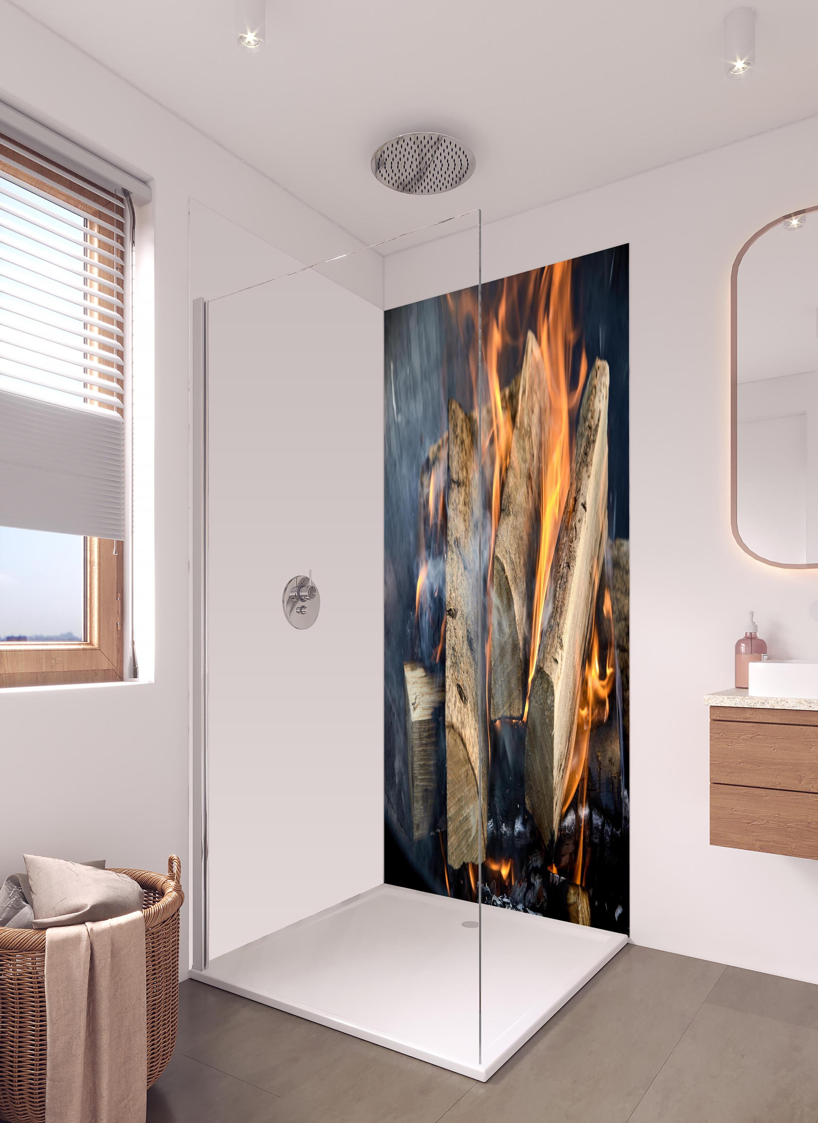 Duschrückwand - Klassisches Feuer in hellem Badezimmer mit Regenduschkopf - zweiteilige Eck-Duschrückwand