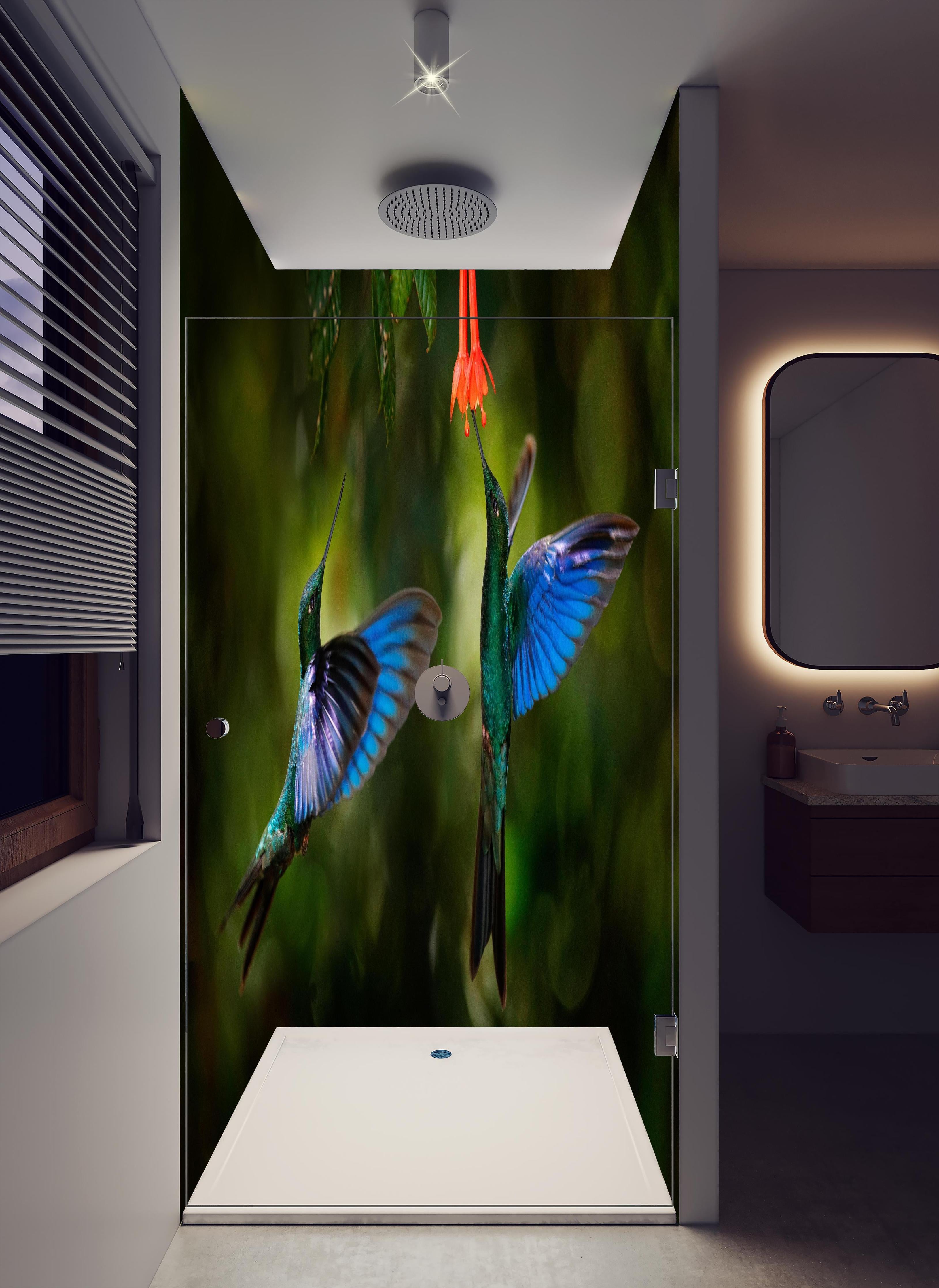 Duschrückwand - Kolibris an der Blüte in hellem Badezimmer mit Regenduschkopf - zweiteilige Eck-Duschrückwand