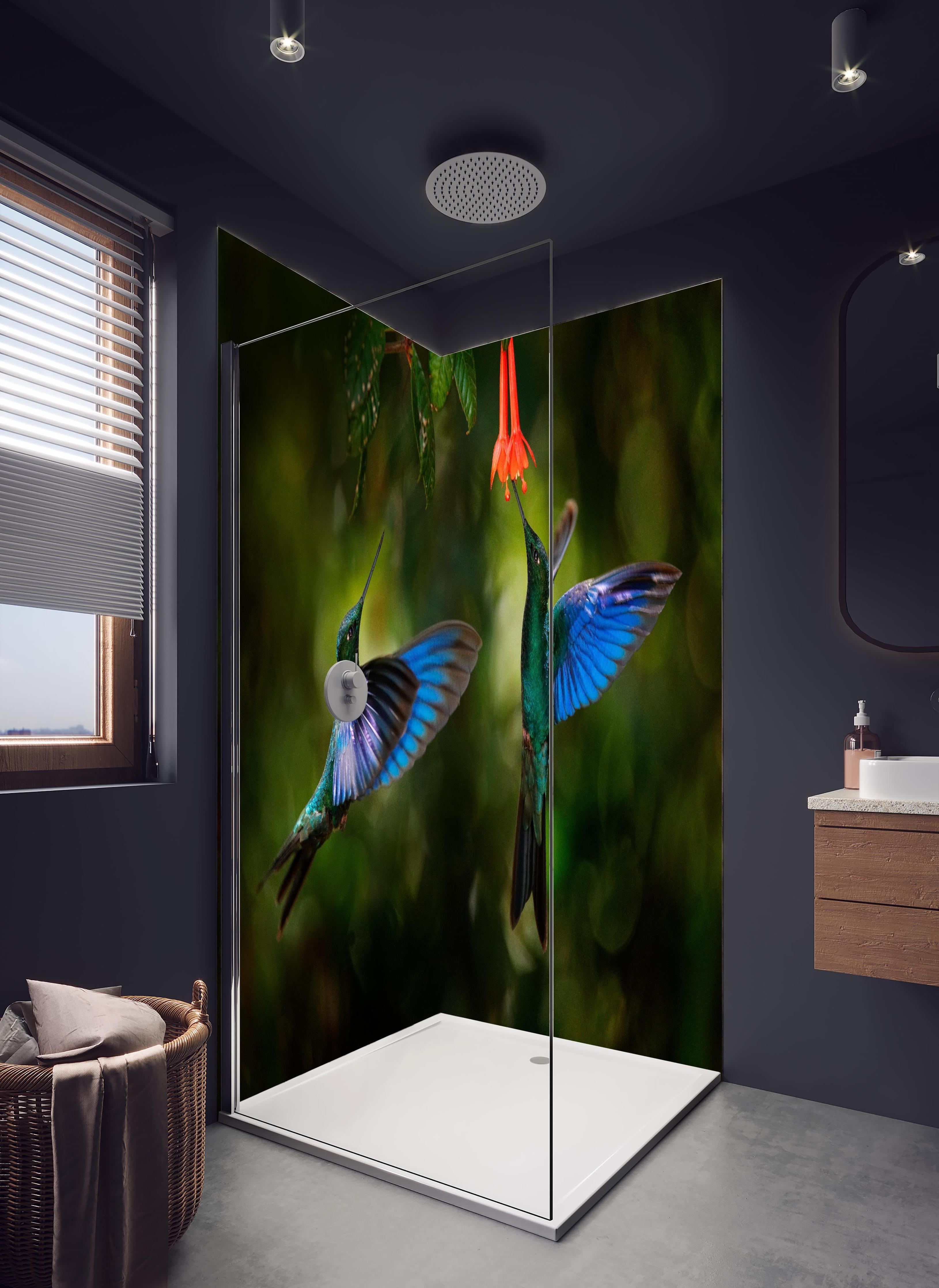 Duschrückwand - Kolibris an der Blüte in hellem Badezimmer mit Regenduschkopf - zweiteilige Eck-Duschrückwand