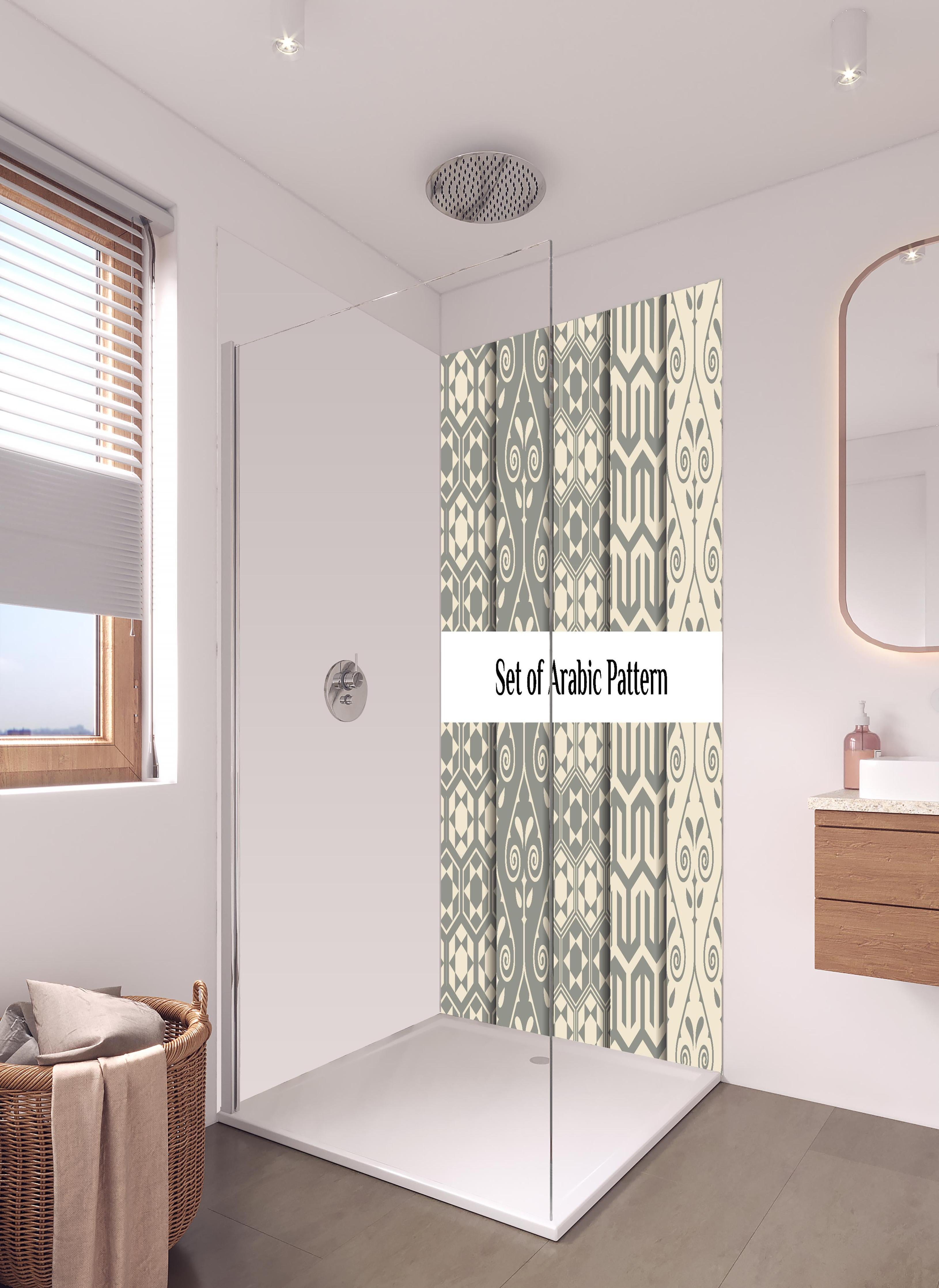 Duschrückwand - Kollektion Arabischer Muster in Grau in hellem Badezimmer mit Regenduschkopf - zweiteilige Eck-Duschrückwand