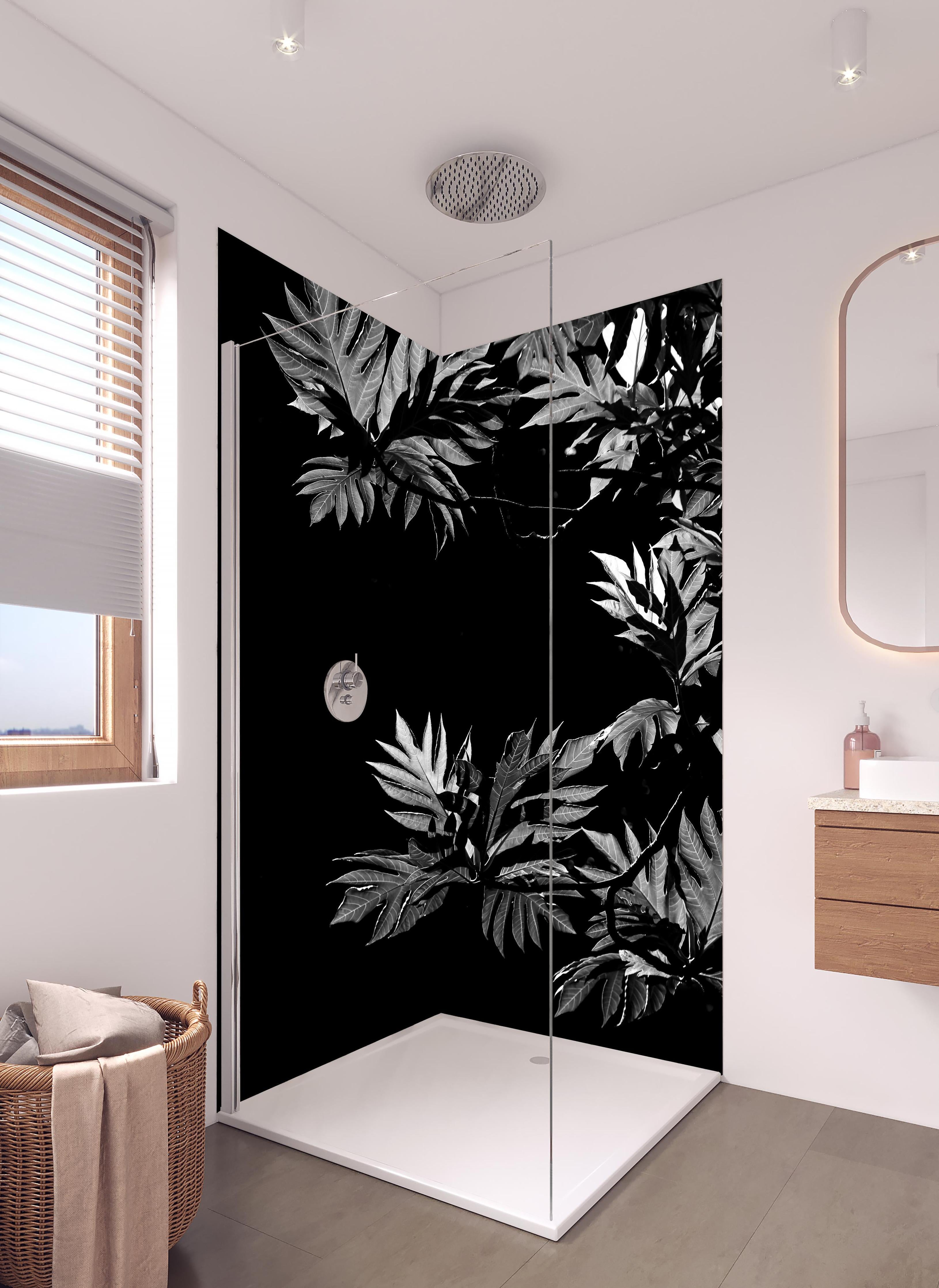 Duschrückwand - Kontrastreiche Blätter auf schwarzem Hintergrund in hellem Badezimmer mit Regenduschkopf - zweiteilige Eck-Duschrückwand