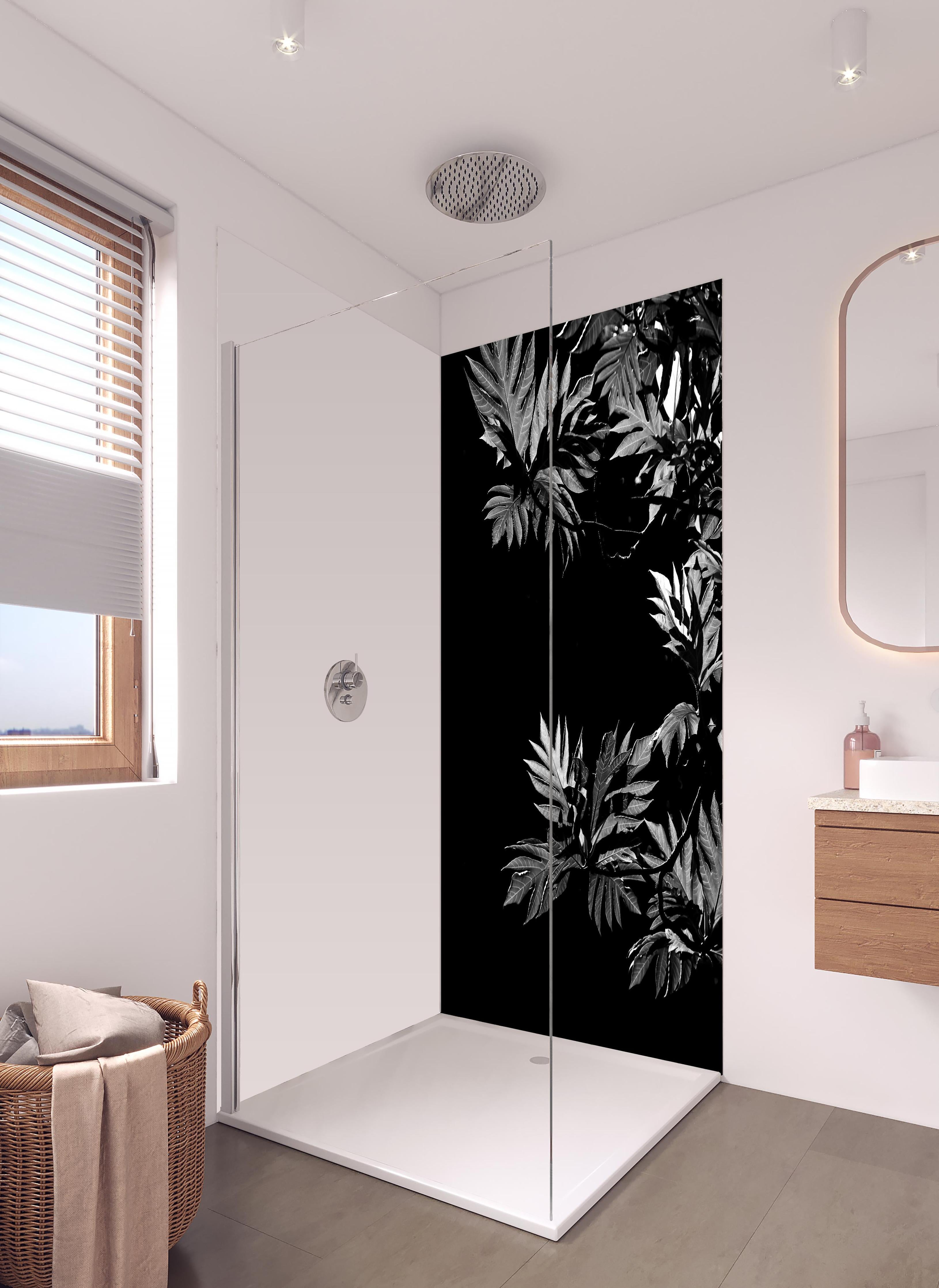 Duschrückwand - Kontrastreiche Blätter auf schwarzem Hintergrund in hellem Badezimmer mit Regenduschkopf - zweiteilige Eck-Duschrückwand