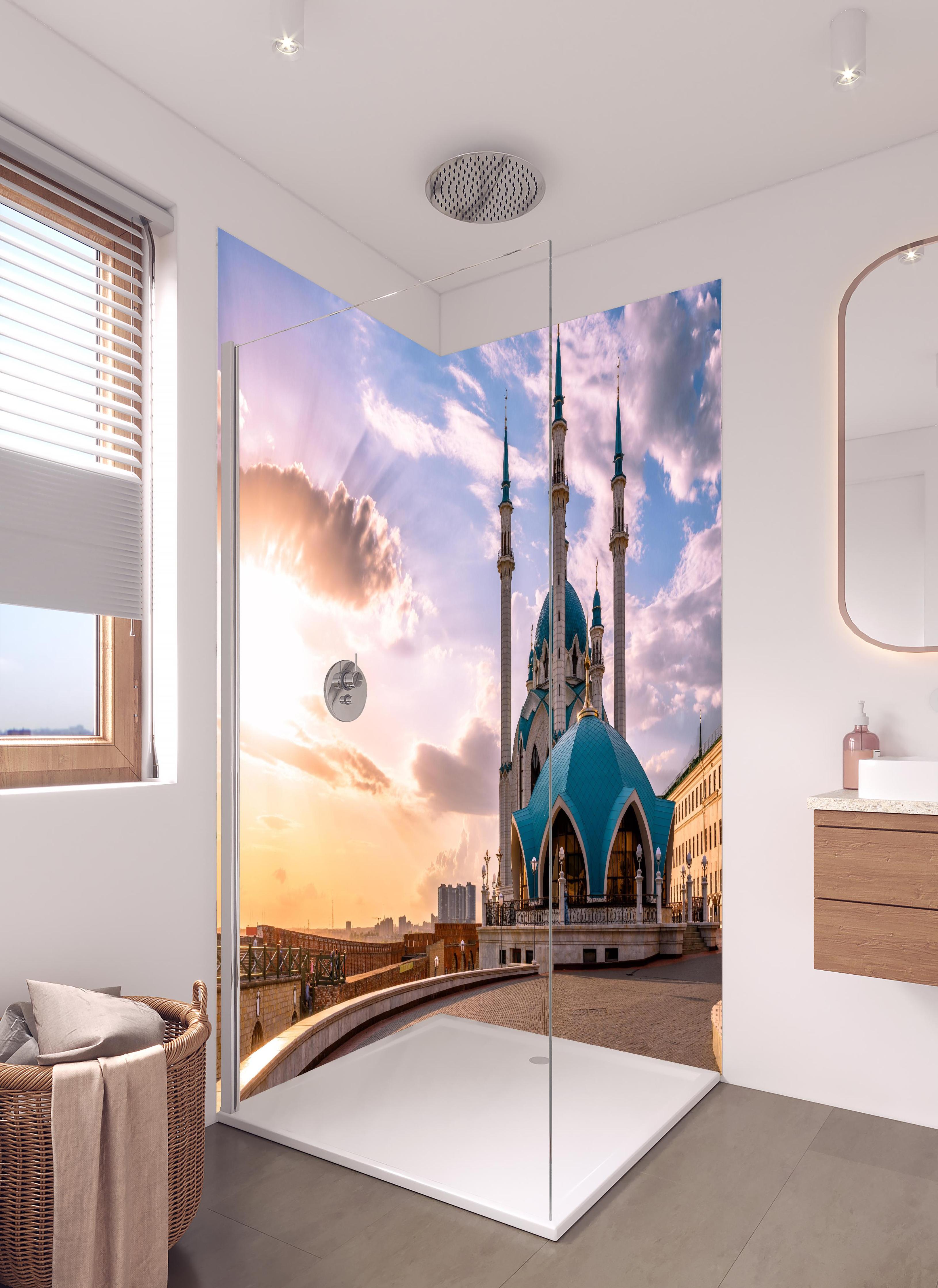 Duschrückwand - Kul-Sharif-Moschee - Russland in hellem Badezimmer mit Regenduschkopf - zweiteilige Eck-Duschrückwand