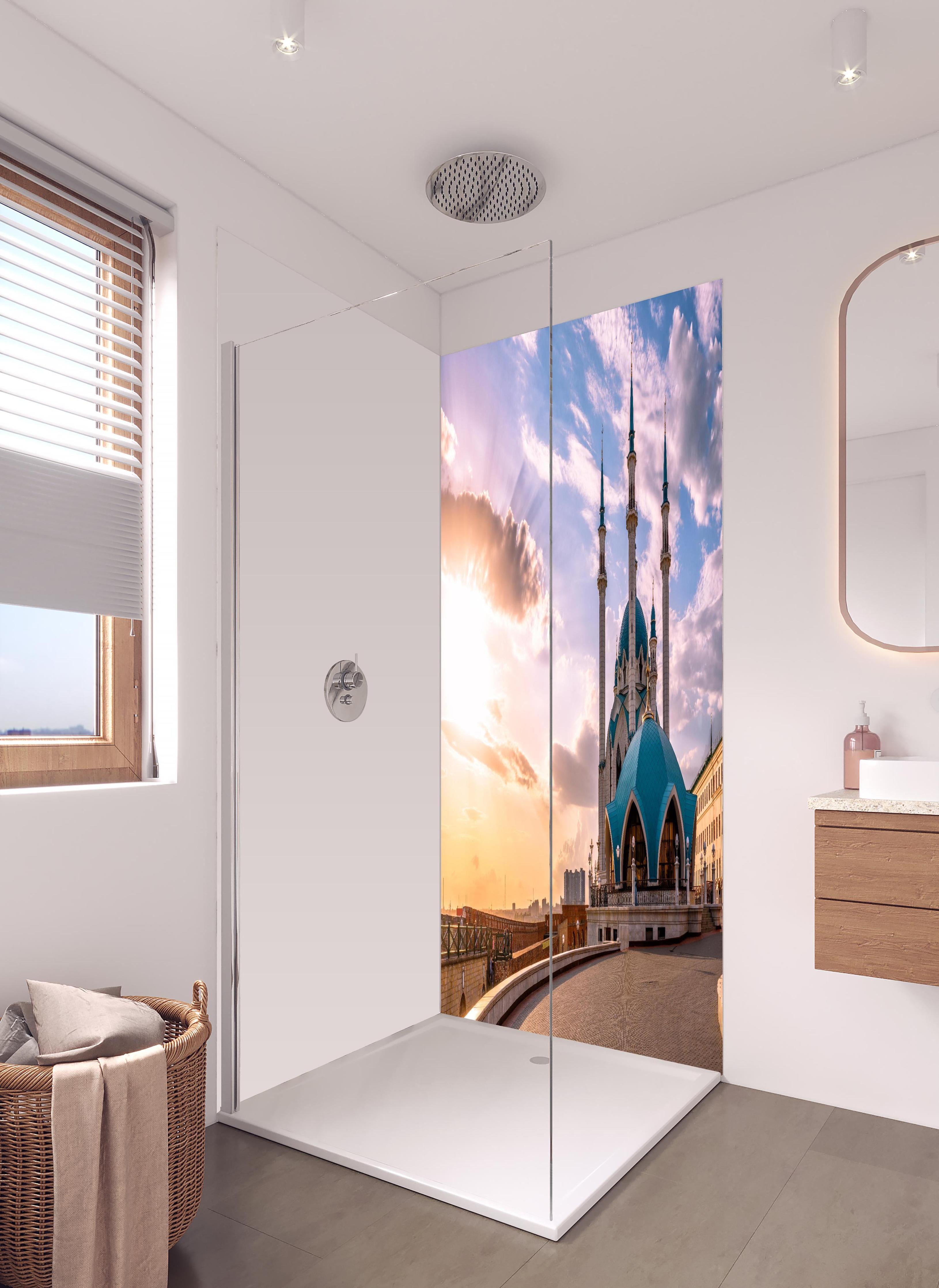 Duschrückwand - Kul-Sharif-Moschee - Russland in hellem Badezimmer mit Regenduschkopf - zweiteilige Eck-Duschrückwand