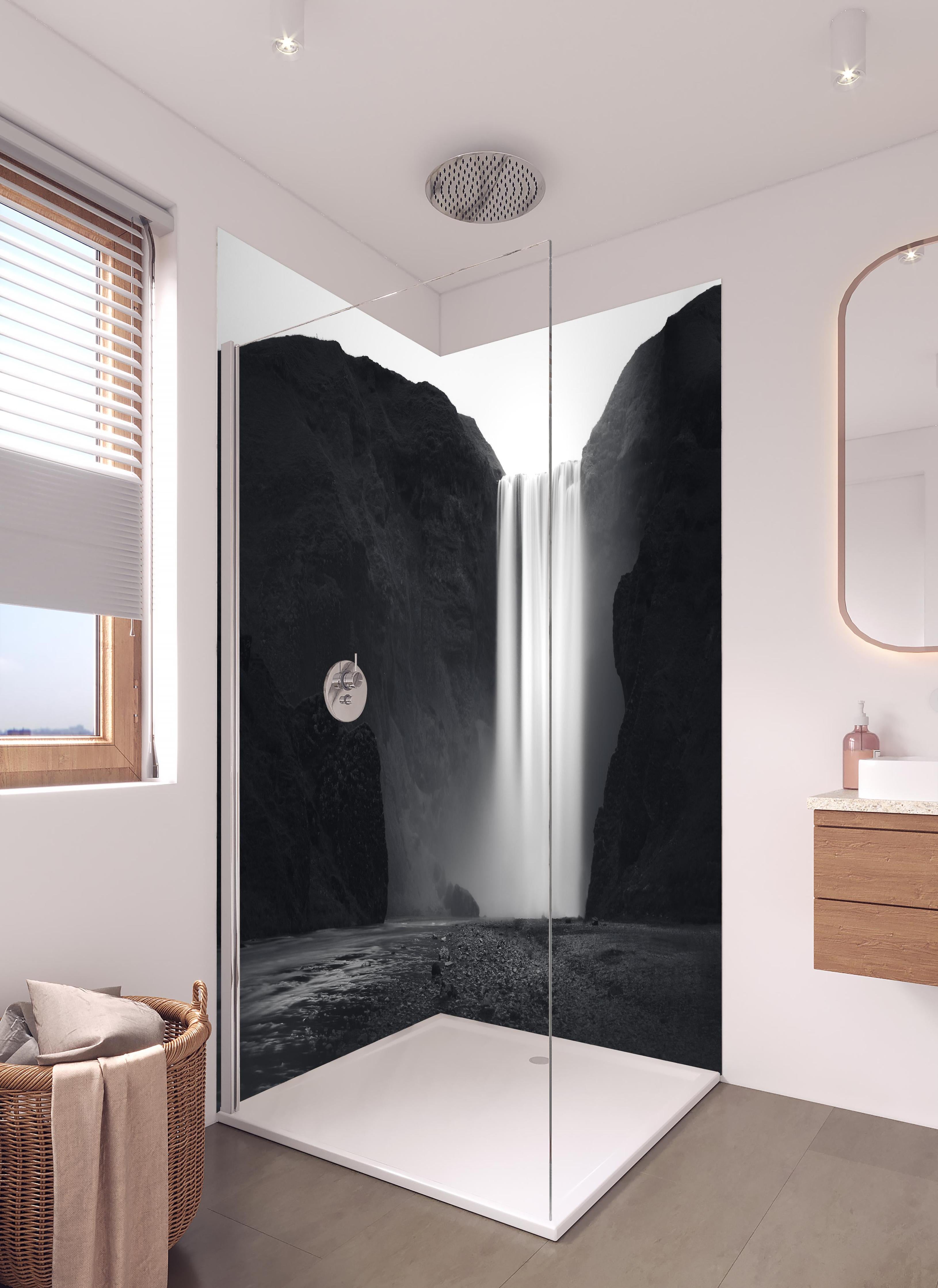 Duschrückwand - Kunstfotografie - Skogafoss Wasserfall, Island in hellem Badezimmer mit Regenduschkopf - zweiteilige Eck-Duschrückwand
